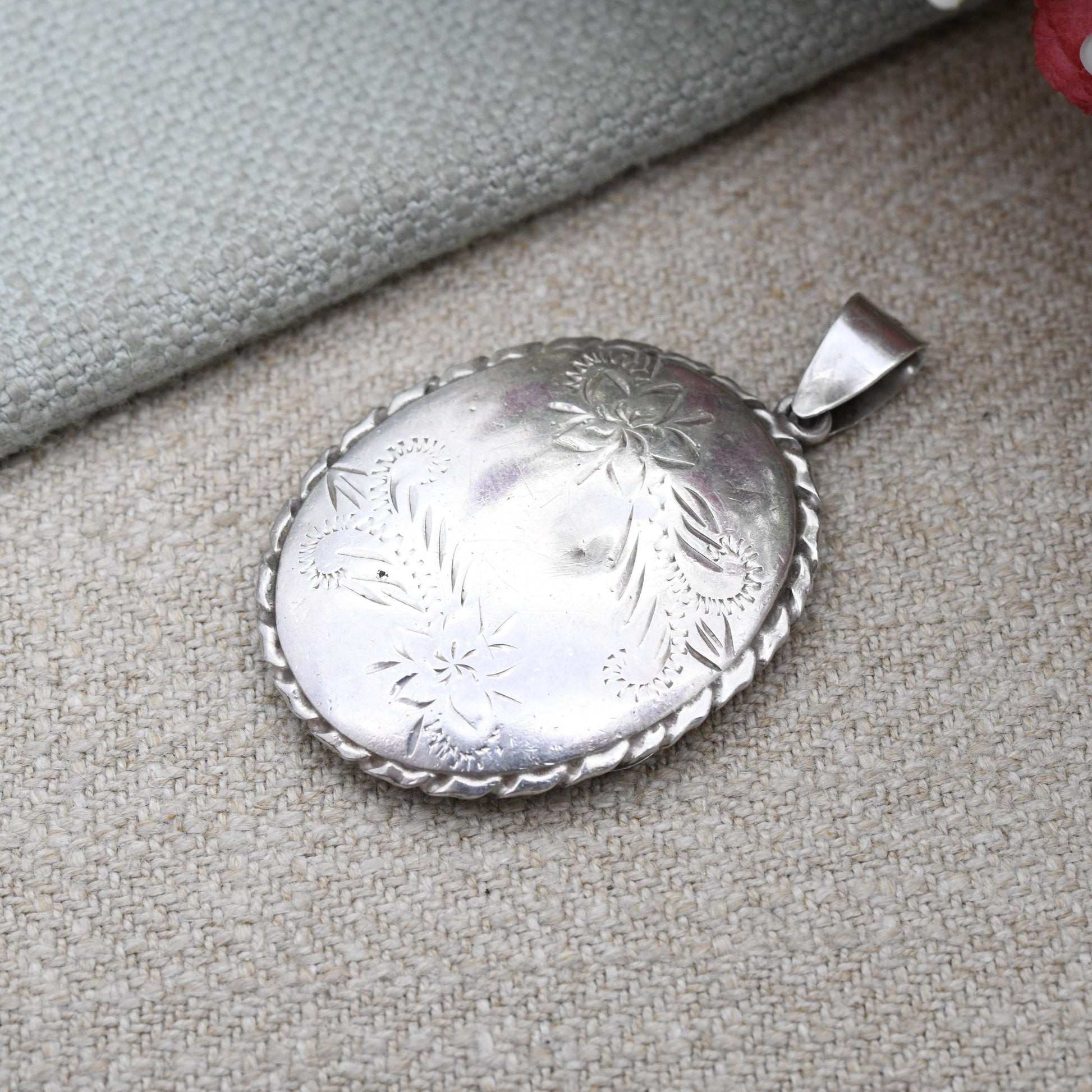 Vintage Sterling Silver Locket Pendant with Engraved Floral Design - Large Oval Locket Necklace for Chunky Chain | Sweet Jewellery Gift