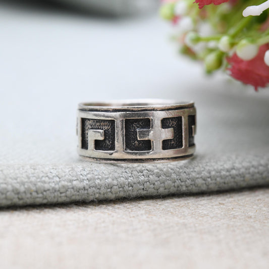 Vintage Sterling Silver Minimalist Band Ring - Unisex Silver Geometric Pattern Ring | Everyday Jewellery | UK Size - Q | US Size - 8 1/4