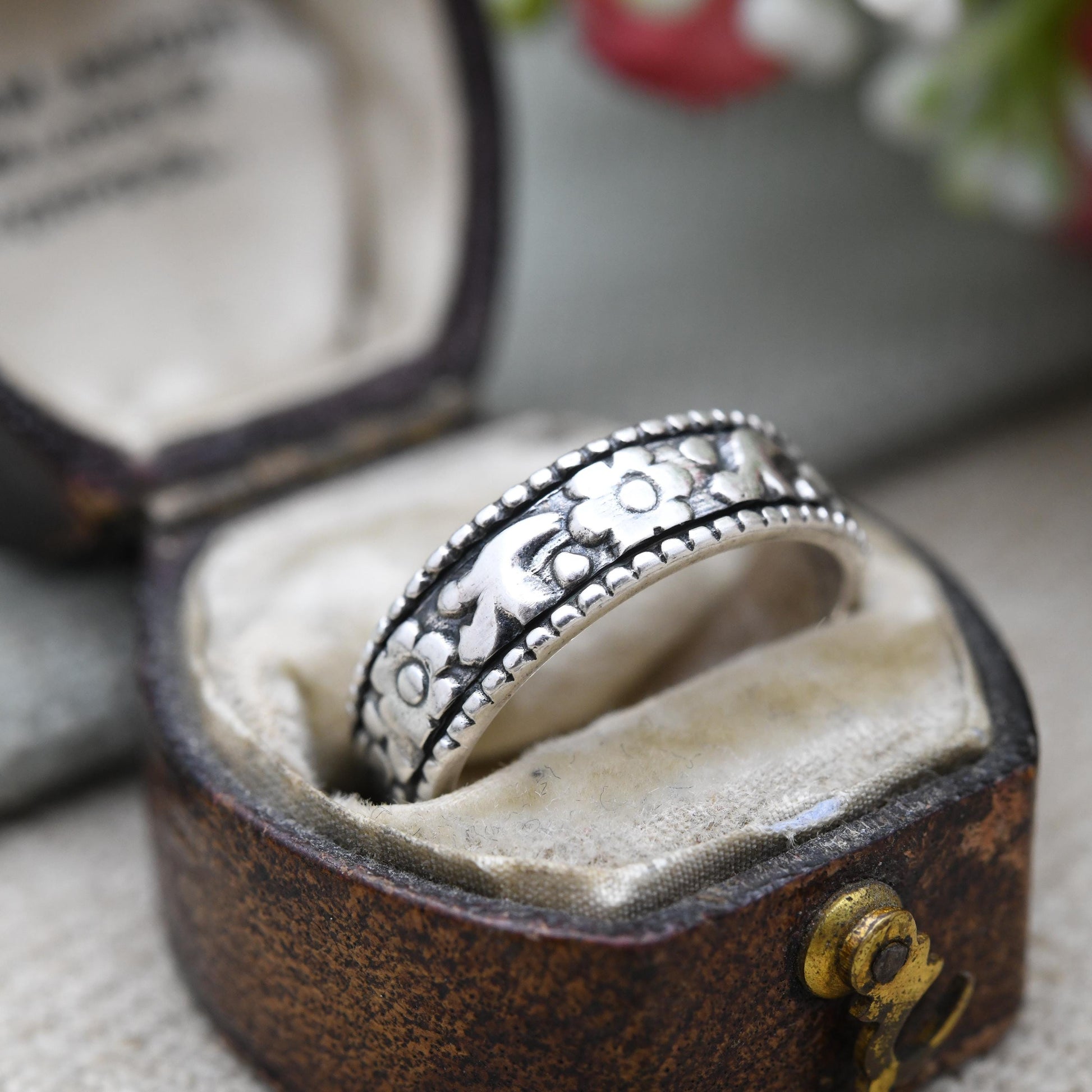 Vintage Sterling Silver Engraved Floral Band - Textured Ring | Gift for Her | Size UK - M 1/2 | US - 6 1/4