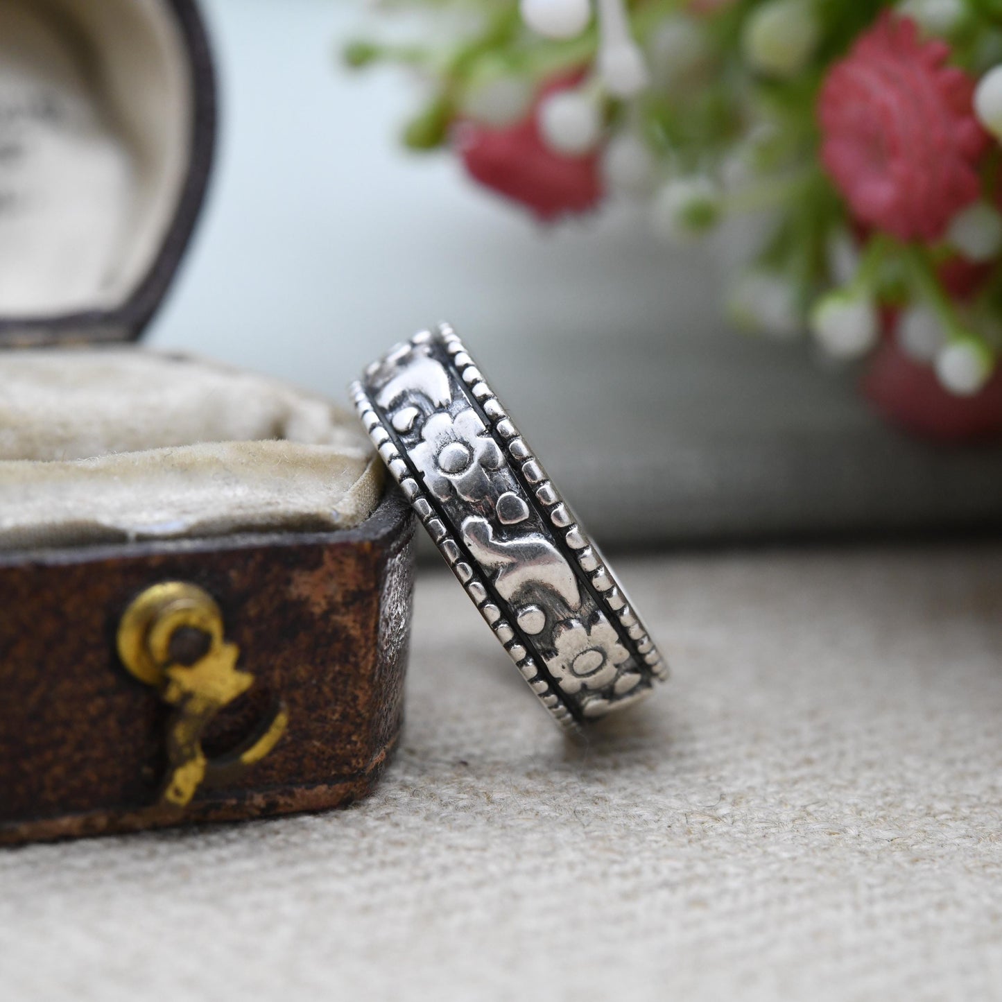 Vintage Sterling Silver Engraved Floral Band - Textured Ring | Gift for Her | Size UK - M 1/2 | US - 6 1/4