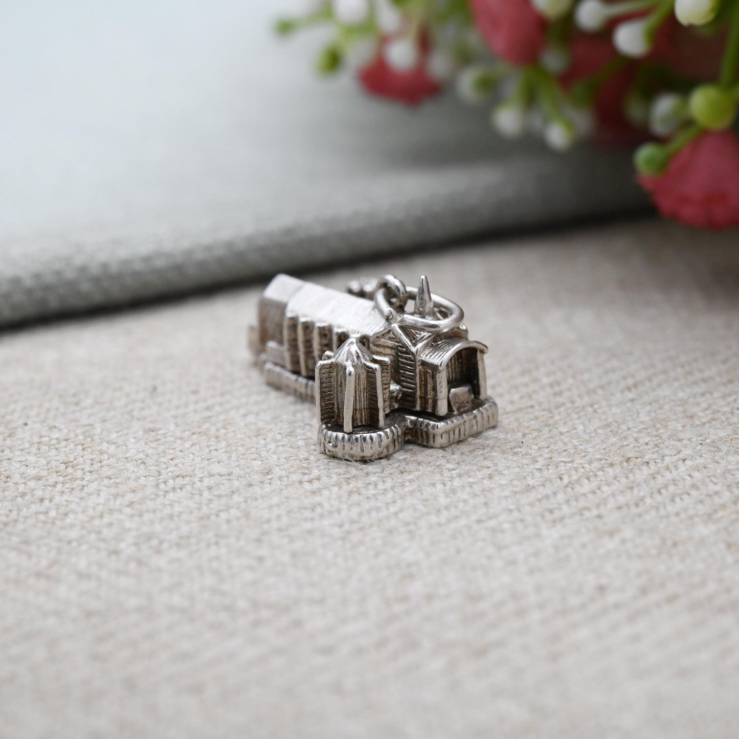 Vintage Nuvo Sterling Silver Opening Coventry Cathedral Charm Pendant - Alter | Cross | Tourism Souvenir | Gift for Charm Bracelet