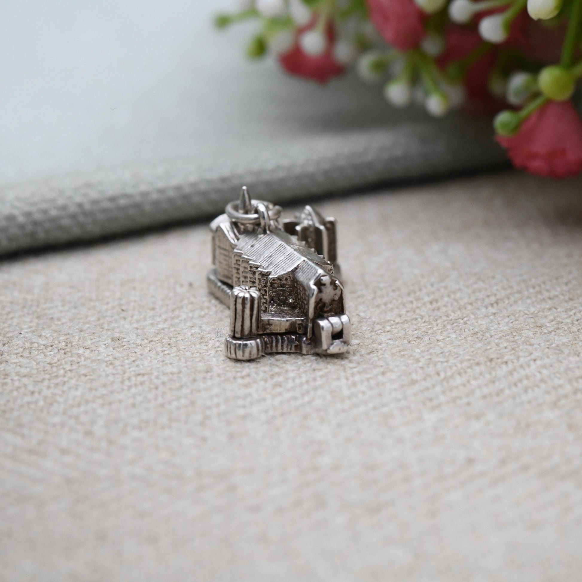 Vintage Nuvo Sterling Silver Opening Coventry Cathedral Charm Pendant - Alter | Cross | Tourism Souvenir | Gift for Charm Bracelet
