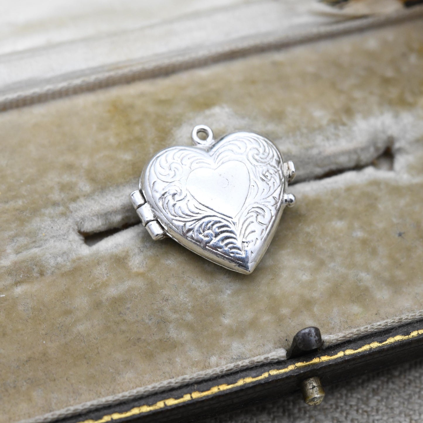 Vintage Nuvo Sterling Silver Heart Opening Locket Pendant with Loving Couple Figures Inside - Gift for Her | Charm Necklace Stack