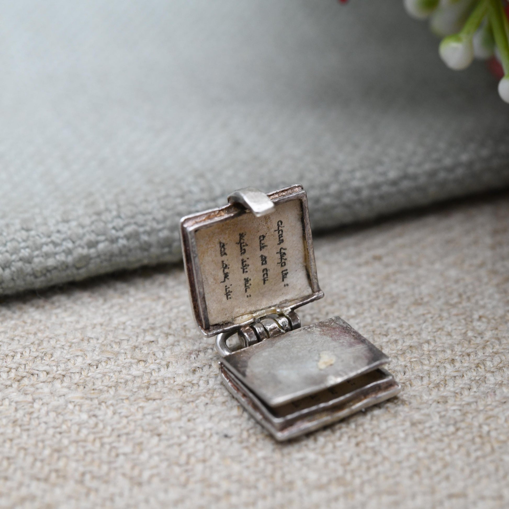 Vintage Nuvo Sterling Silver Jewish Prayer Book Opening Charm Pendant - Siddur | Religion | Hebrew | Gift for Charm Bracelet Necklace Stack