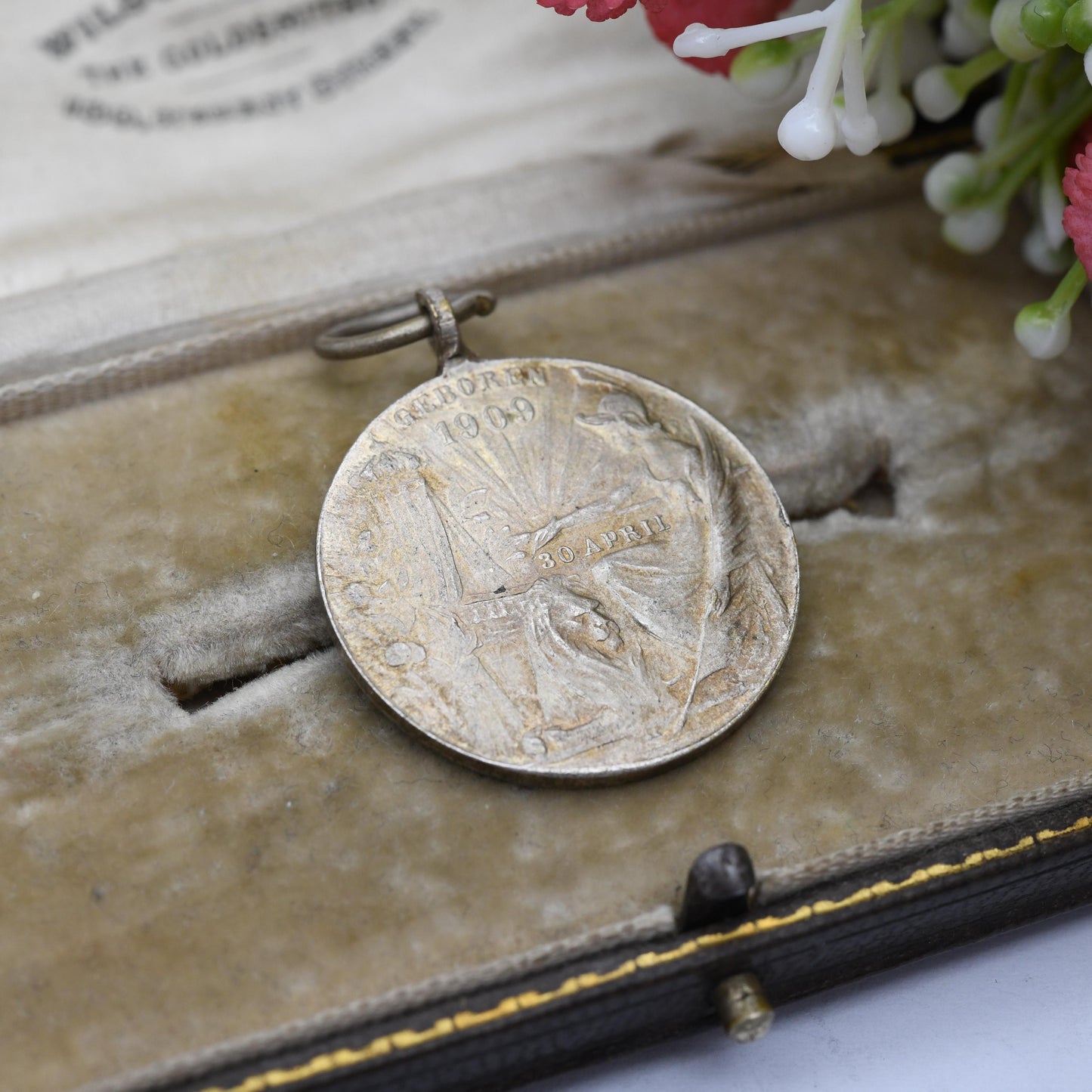 Antique 1909 Netherlands Birth of Juliana Silver Medal Pendant - Geboren 30 April 1909 | Daughter of Koningin Wilhelmina and Prince Hendrik