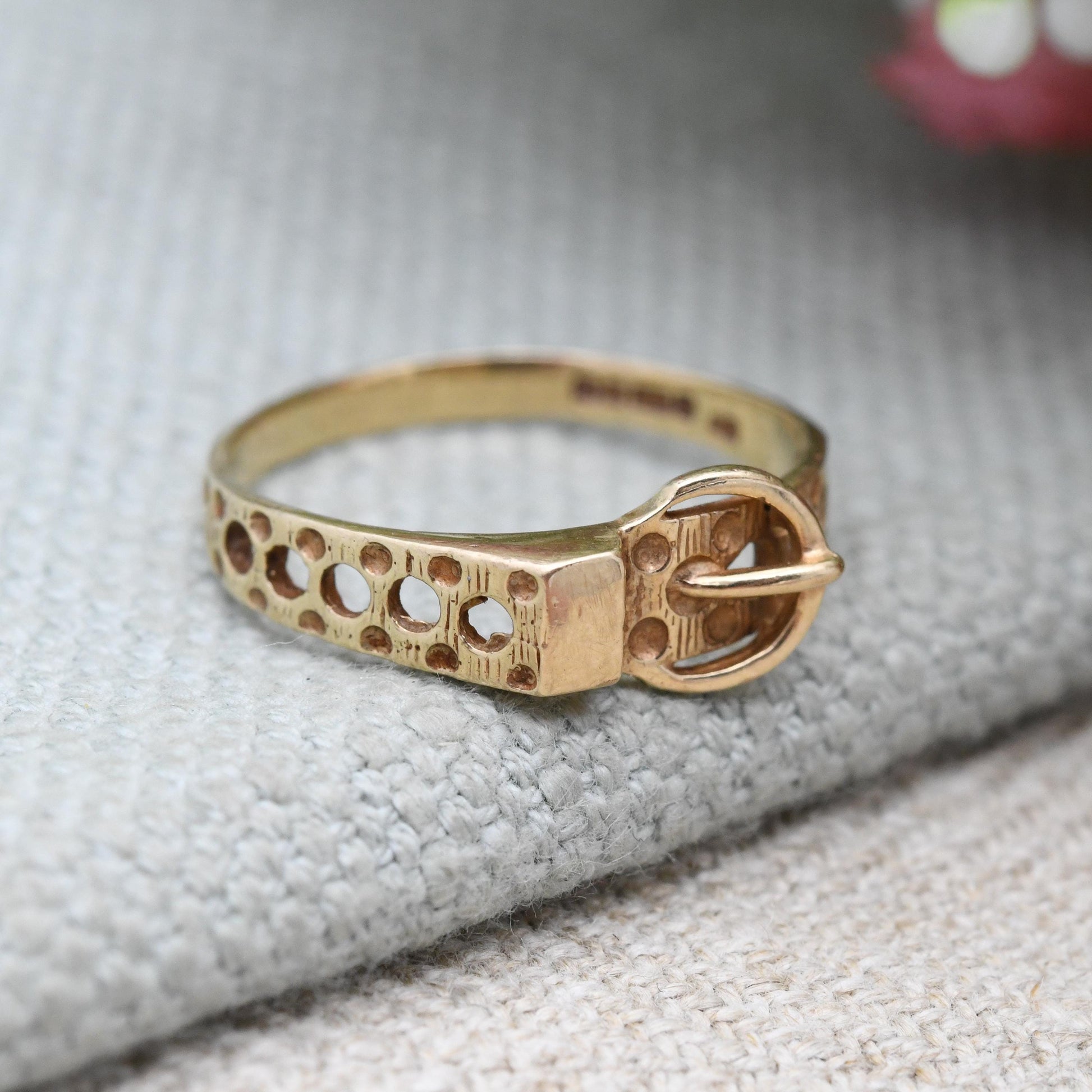 Vintage 9ct Gold Buckle Ring 1991 - Openwork Belt Buckle Textured Unisex Gold Band Gift | UK Size - N | US Size - 6 1/2