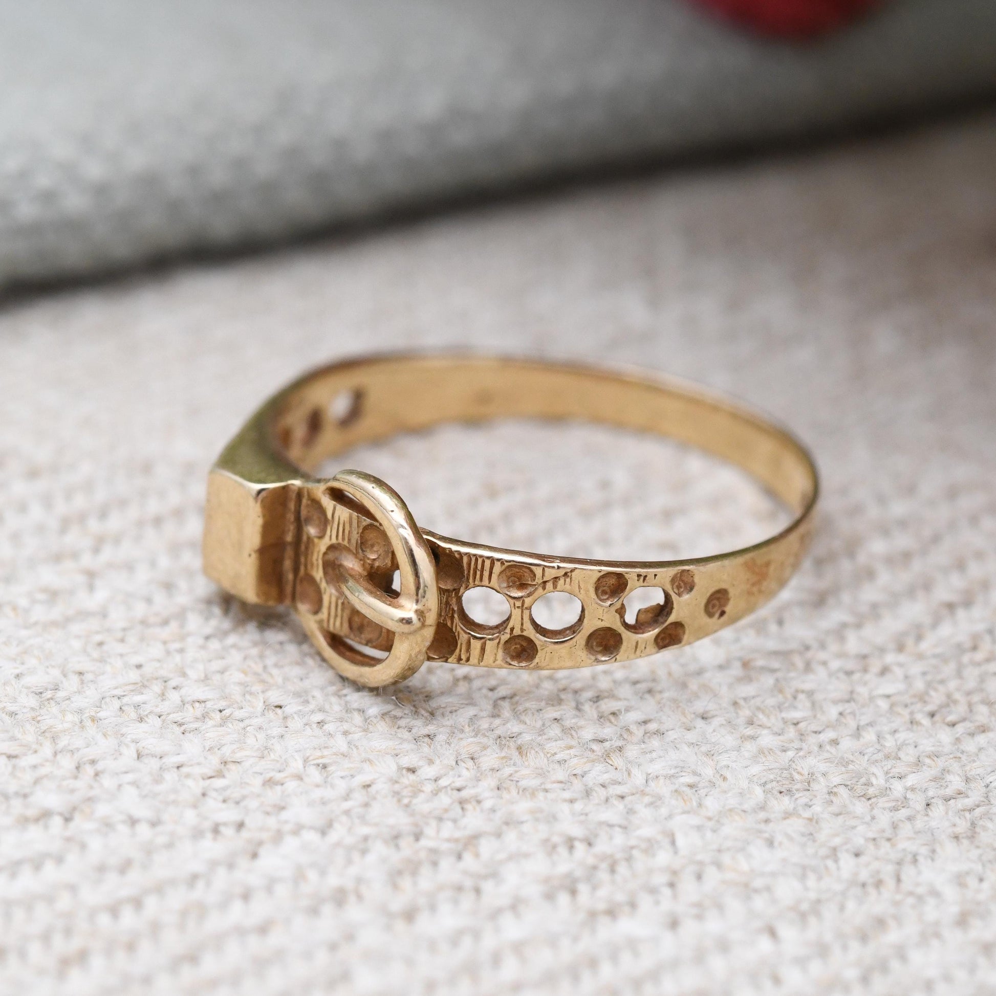 Vintage 9ct Gold Buckle Ring 1991 - Openwork Belt Buckle Textured Unisex Gold Band Gift | UK Size - N | US Size - 6 1/2
