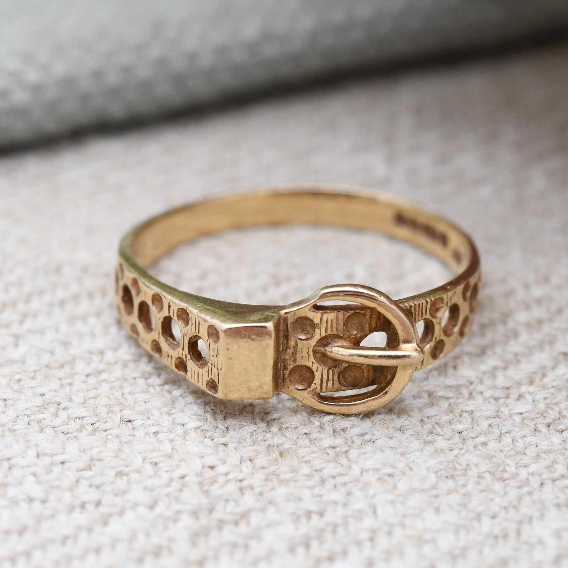 Vintage 9ct Gold Buckle Ring 1991 - Openwork Belt Buckle Textured Unisex Gold Band Gift | UK Size - N | US Size - 6 1/2