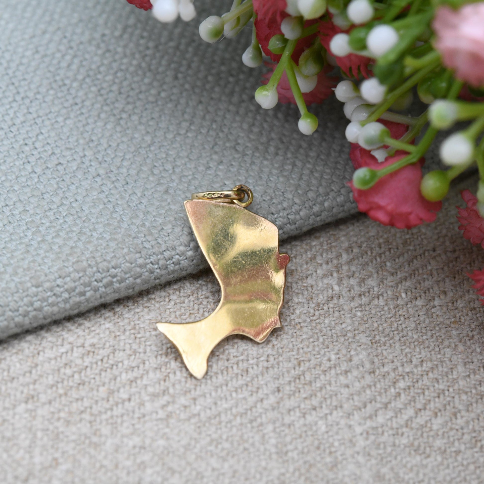 Vintage 9ct Gold Nefertiti Bust Pendant - Detailed Face Silhouette | Egyptian Revival Ancient Egypt Pharaoh | Gift for Pendant Necklace