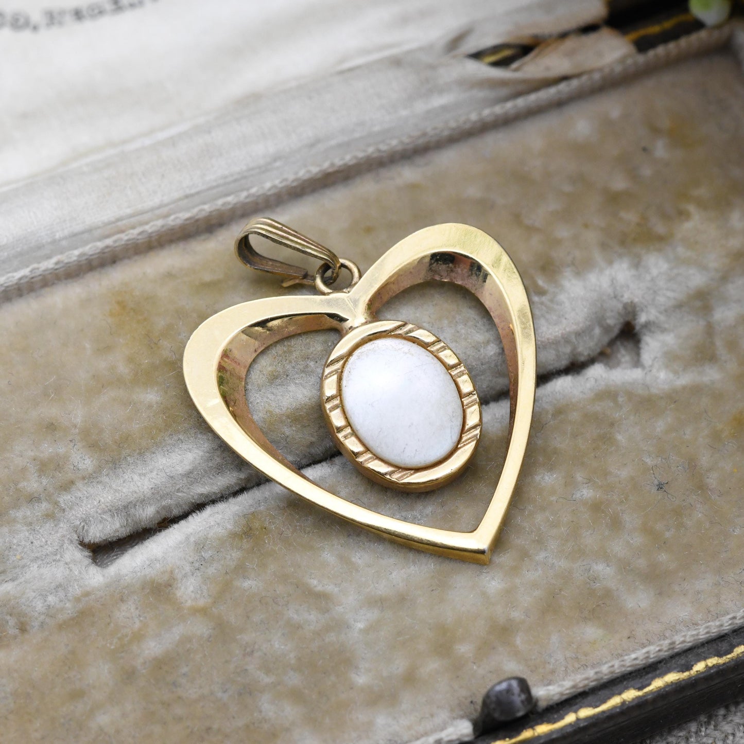 Vintage Mother of Pearl Heart Pendant c. 1960s - Mid-Century Gold Tone Necklace Jewellery