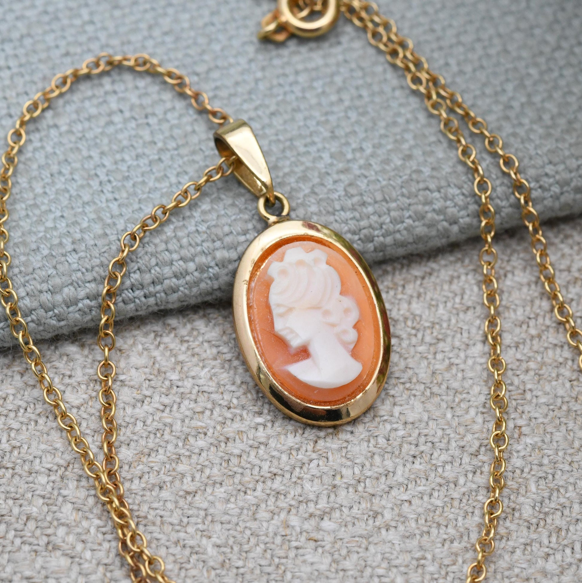 Vintage Shell Cameo Pendant Necklace Gold Filled - Mid-Century Minimal Style Carved Shell Cameo