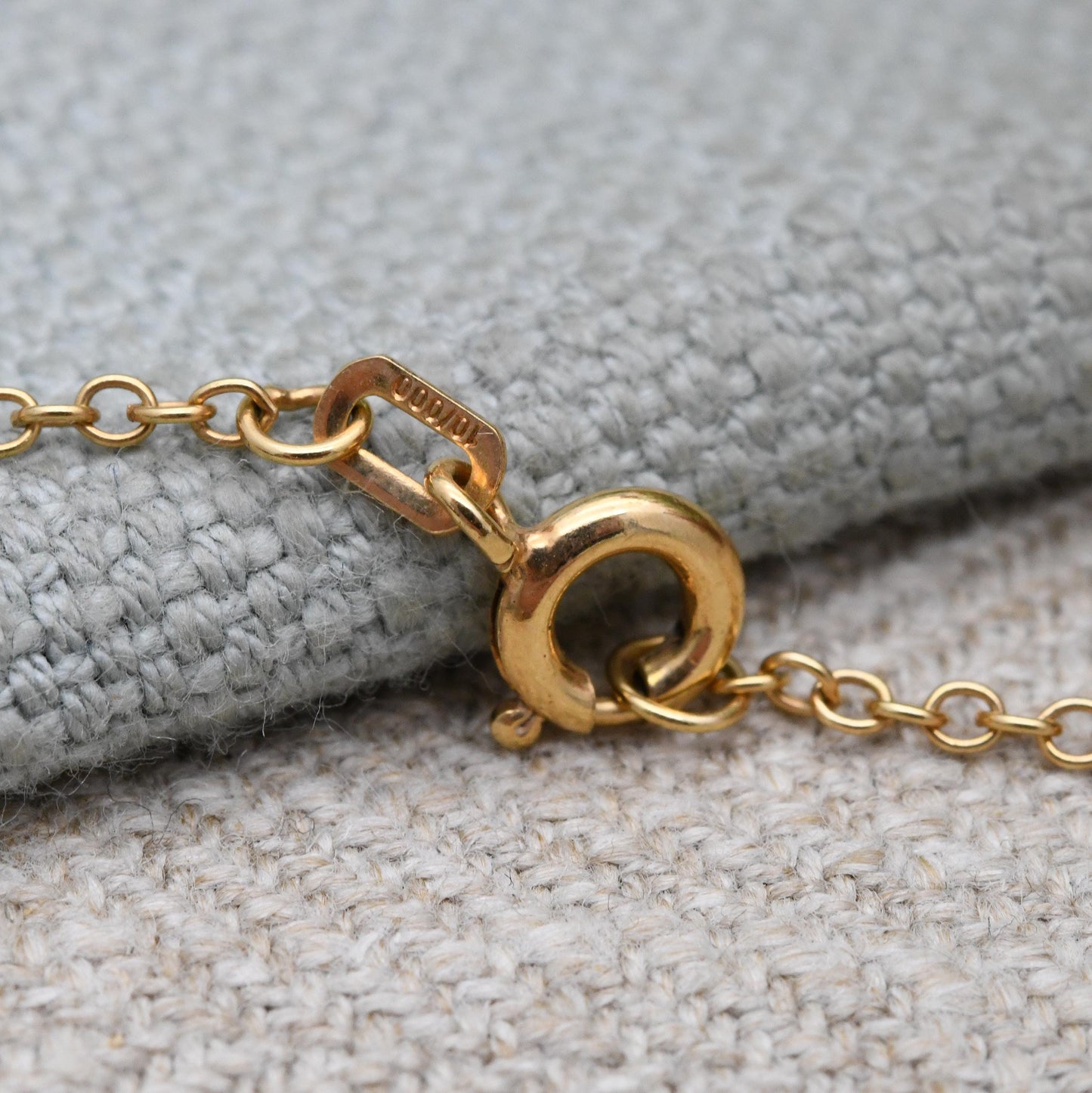 Vintage Shell Cameo Pendant Necklace Gold Filled - Mid-Century Minimal Style Carved Shell Cameo