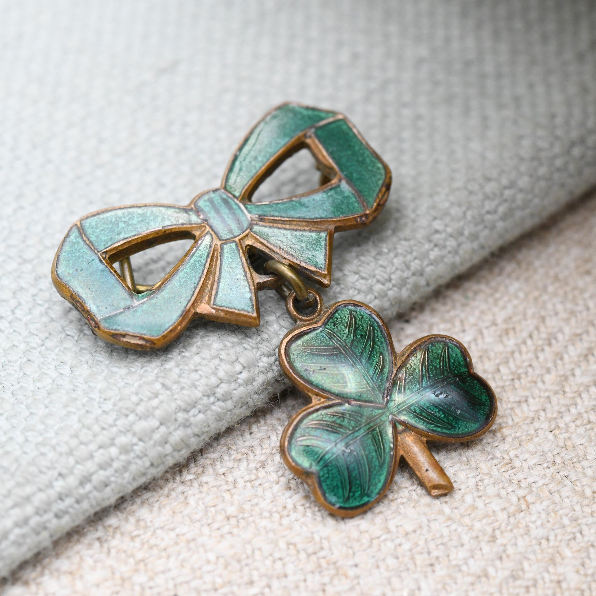 Vintage Enamel Bow and Clover Brooch by Mingware Birmingham c. 1940s