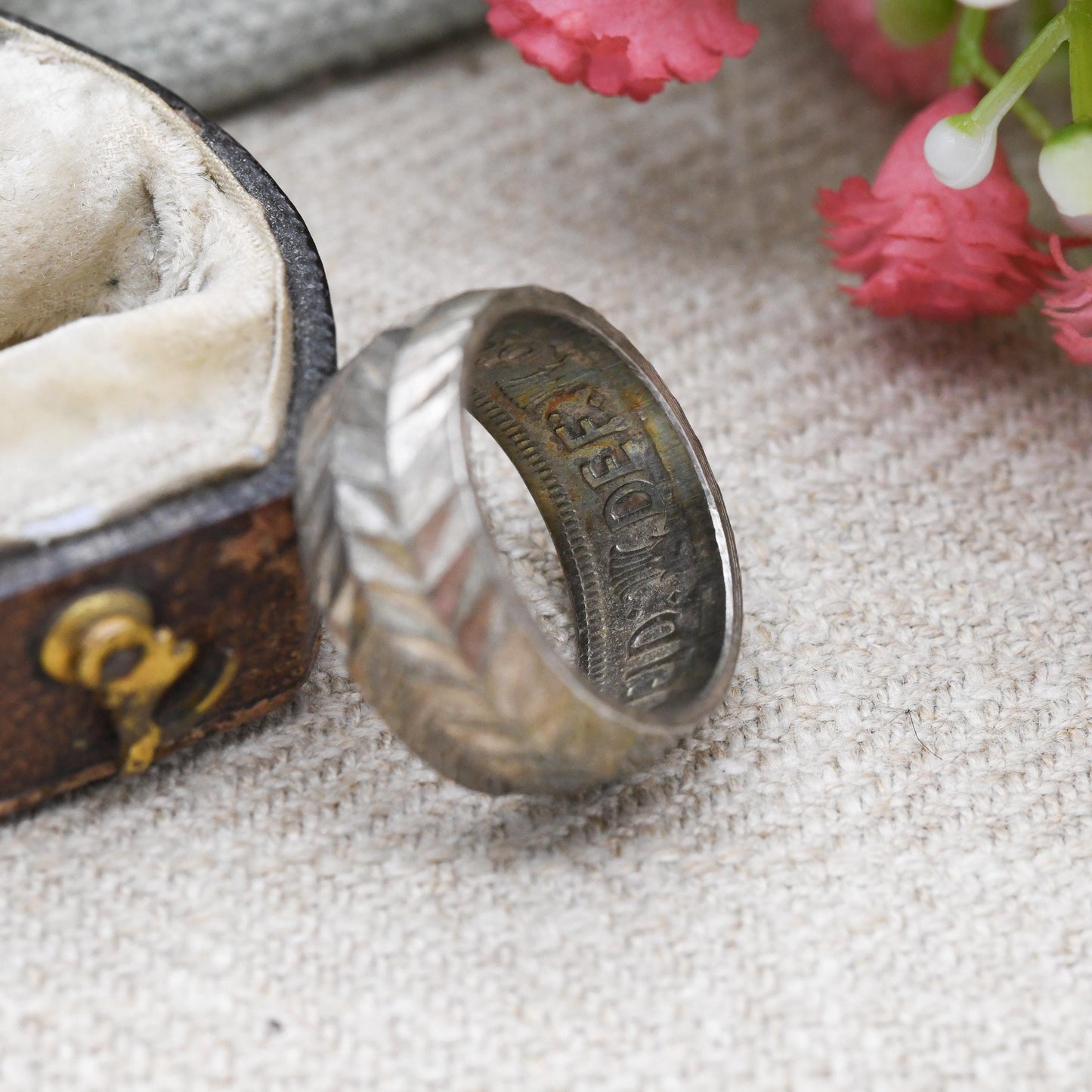 Vintage 1959 Two Shillings Coin Band Ring with Chevron Arrow Band - Unusual Chunky Band Hidden Secret Words | UK Size - J | US Size - 5