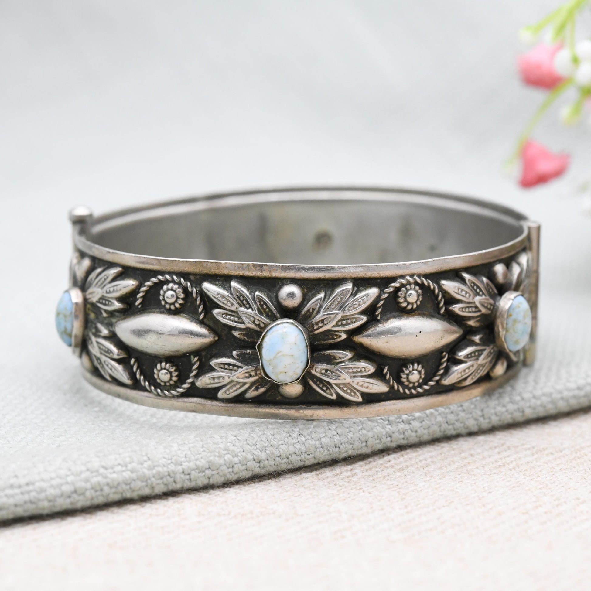 Vintage Alp Italy Hubbell Glass Hinged Bangle Bracelet with Pin Fastener - Imitation Turquoise Cabochons