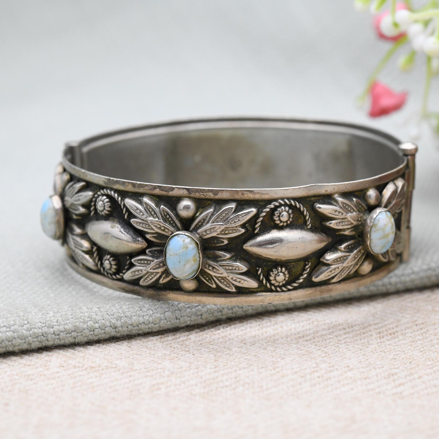 Vintage Alp Italy Hubbell Glass Hinged Bangle Bracelet with Pin Fastener - Imitation Turquoise Cabochons