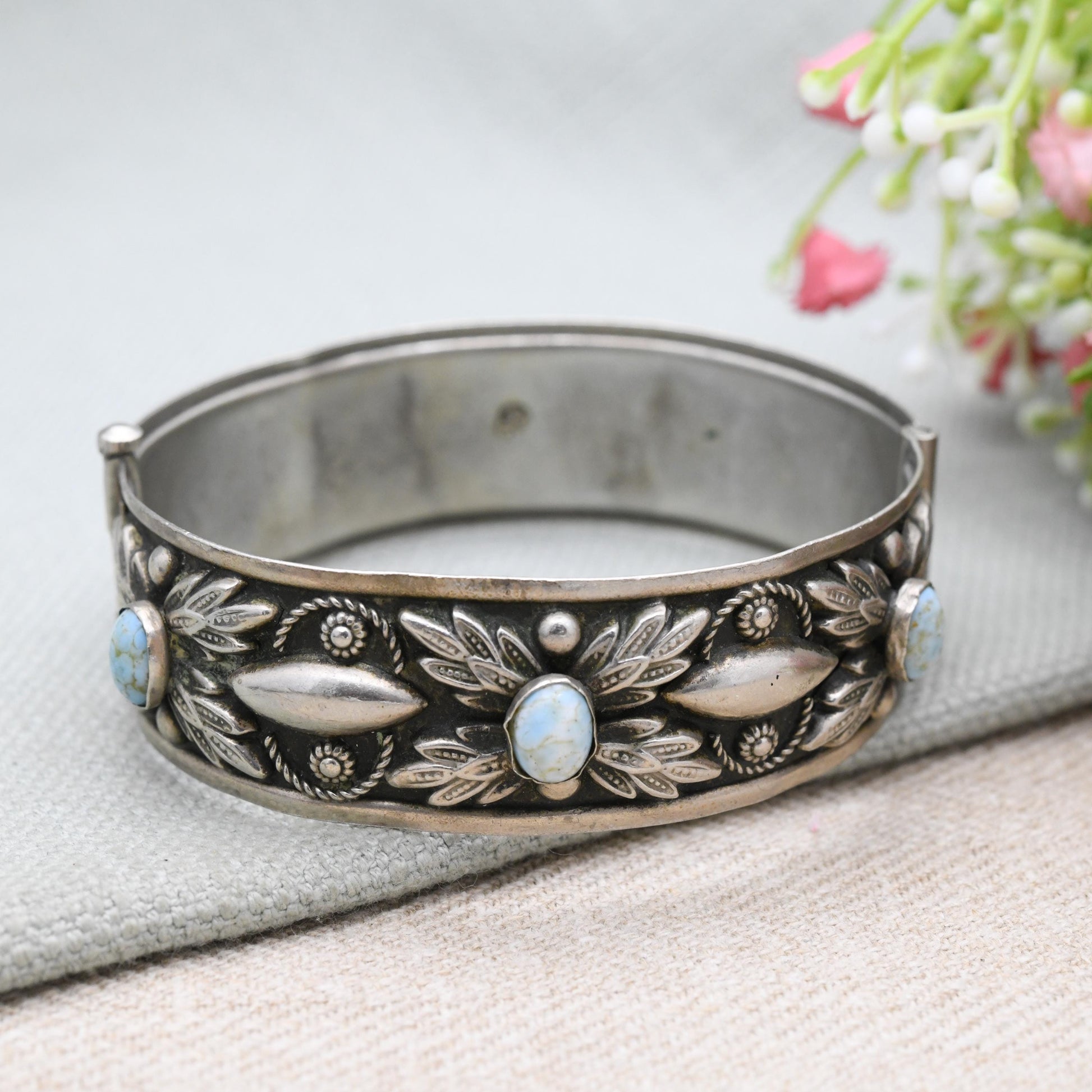 Vintage Alp Italy Hubbell Glass Hinged Bangle Bracelet with Pin Fastener - Imitation Turquoise Cabochons