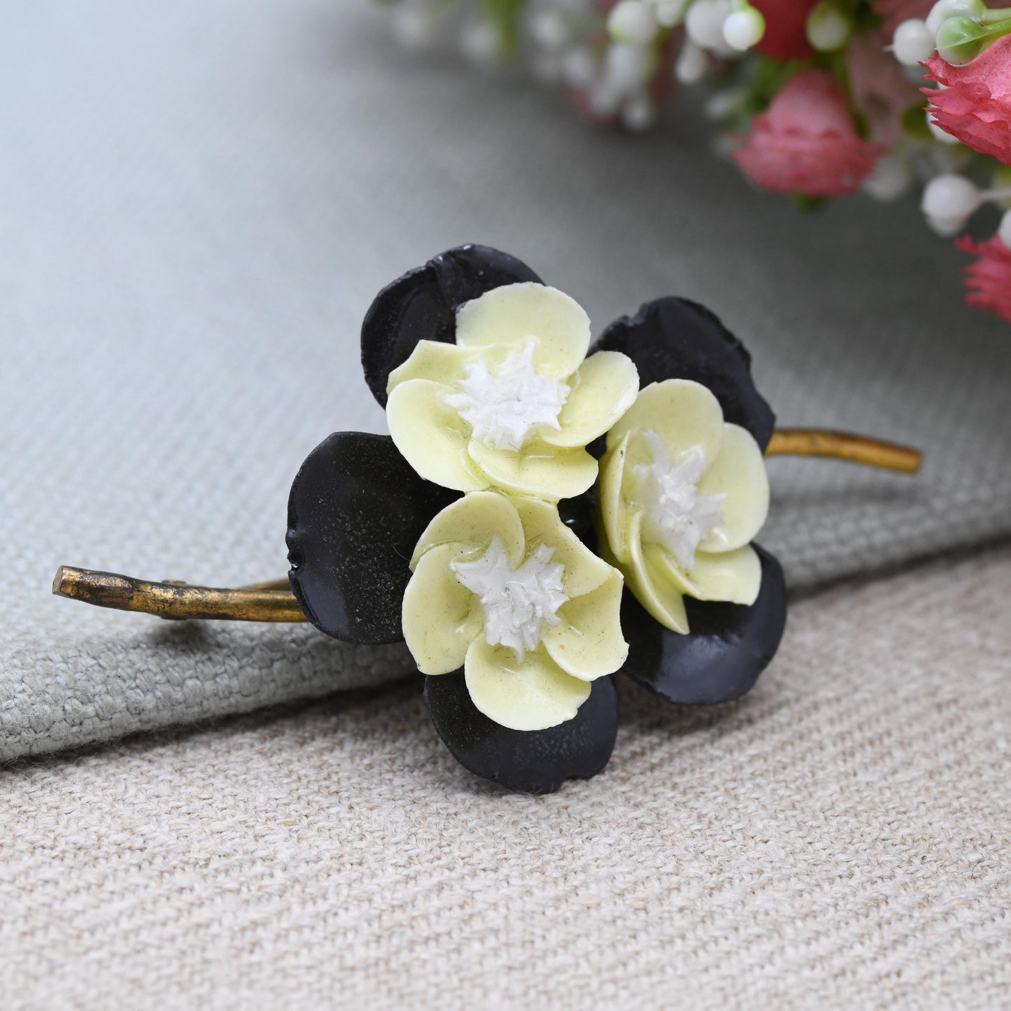 Vintage Wedgwood Ceramic Flower Brooch c. 1950s - Unusual Signed Wedgwood Pottery Jewellery