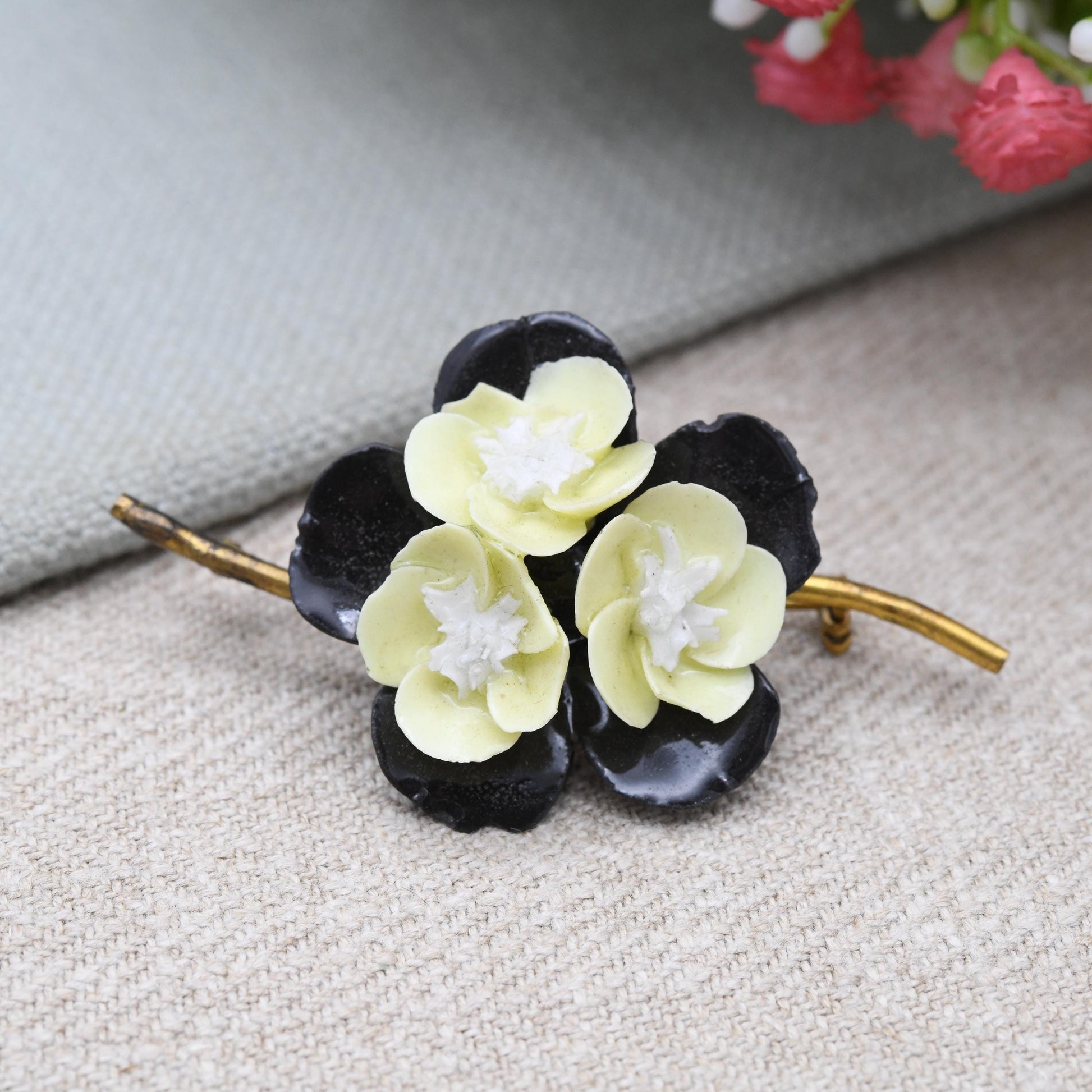Vintage Wedgwood Ceramic Flower Brooch c. 1950s - Unusual Signed Wedgwood Pottery Jewellery