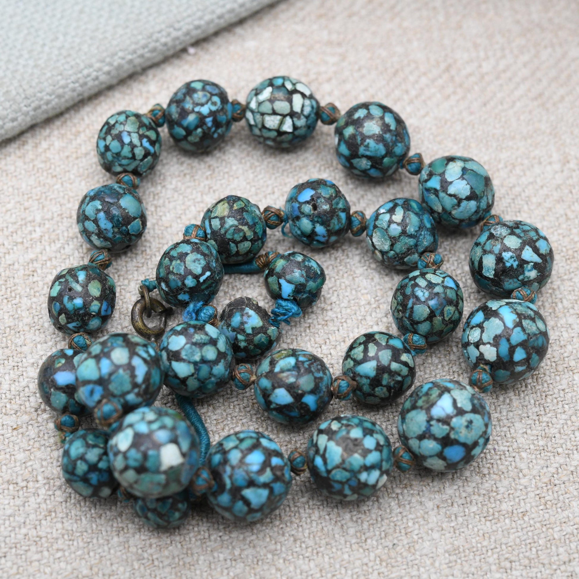 Vintage Mosaic Turquoise Graduated Bead Necklace c. 1950s - Choker Length 16"