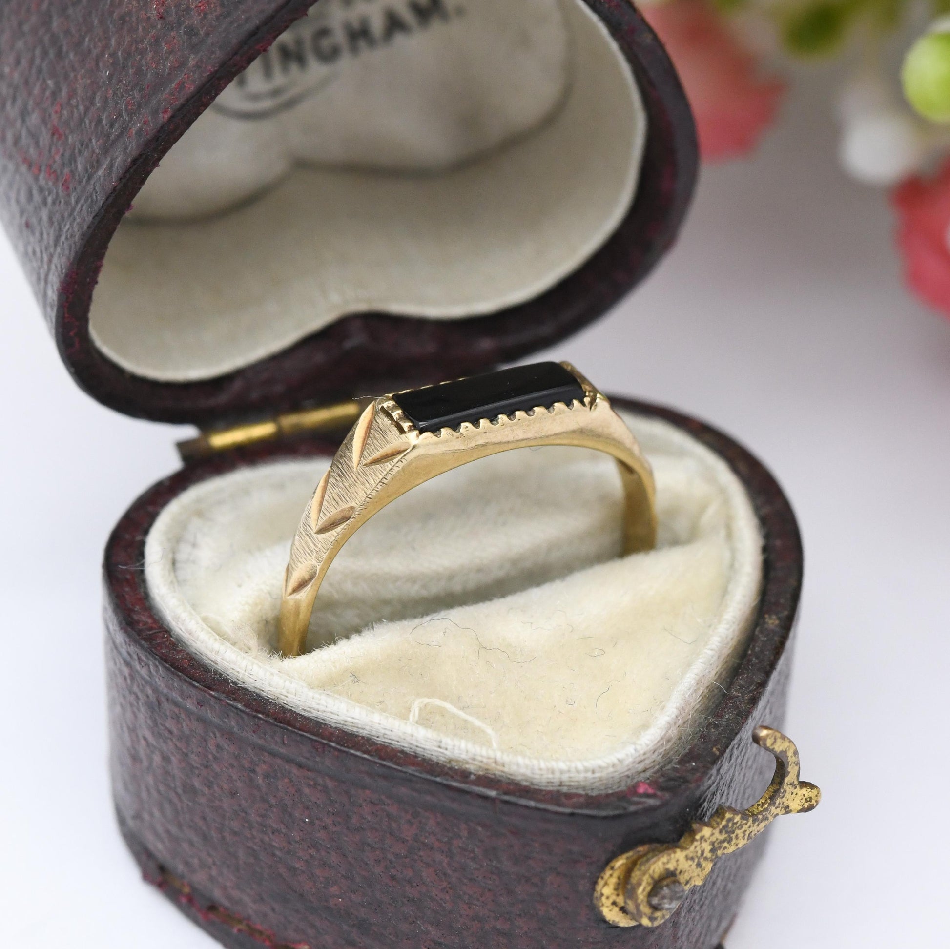 Vintage 9ct Gold Onyx Signet Ring 1988 - Unisex Yellow Gold and Black Gift for Him Her | UK Size - K 1/2 US Size - 6 3/4