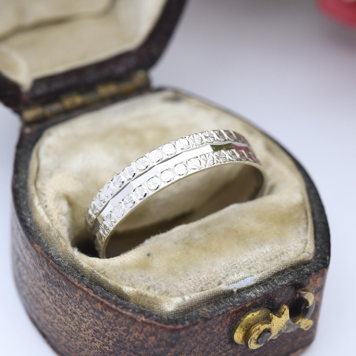 Vintage 9ct White Gold Band Ring - Unisex Patterned Jewellery | UK Size - O | US Size - 7 1/2