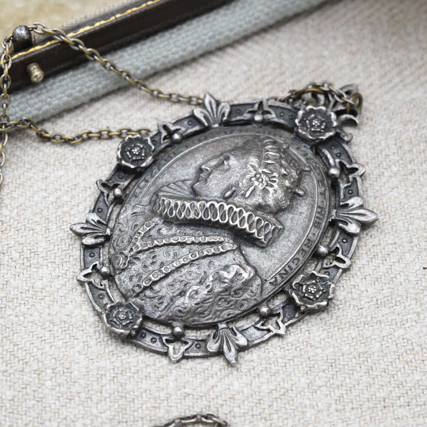 Vintage MIRACLE Creation Elizabeth I Pewter Pendant - Tudor Rose | Ornate Frame | Regal Portrait