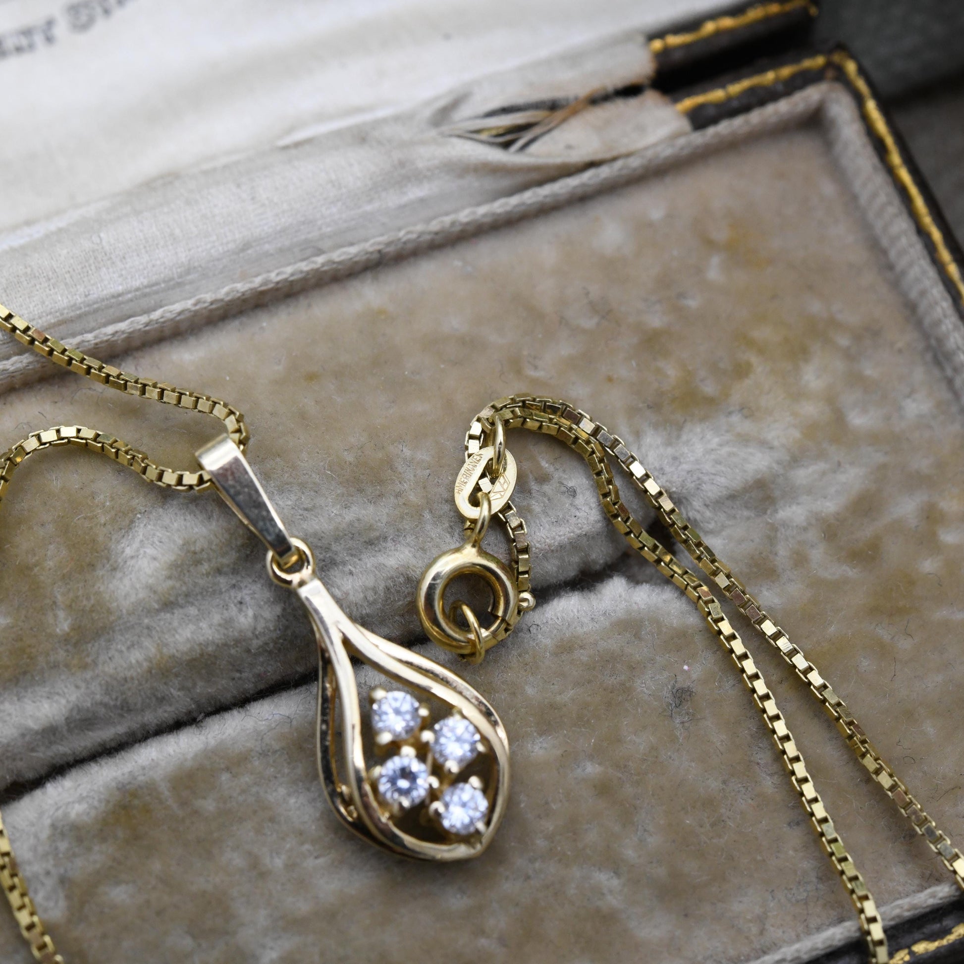 Vintage Amerik Gold-Plated Pendant Necklace – Four White Stones in Teardrop Drop Design | Elegant Costume Jewellery | Signed Amerik