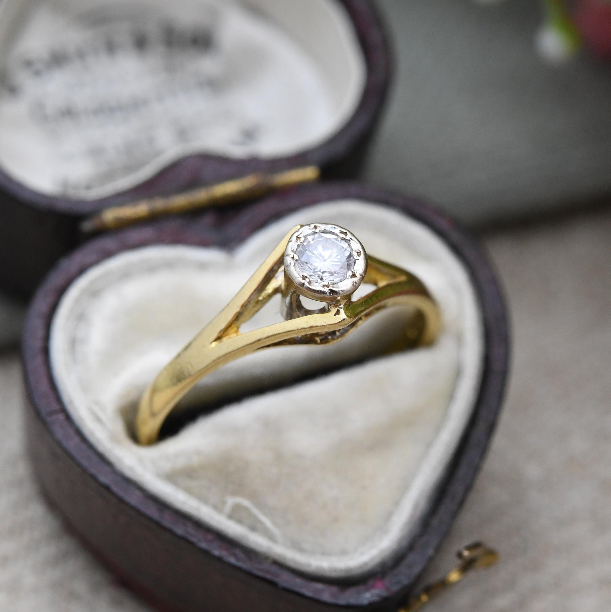Vintage 18ct Gold Diamond Solitaire Ring 0.1 Carat 10 Points - Classic Engagement White Gold Setting | Small UK Size - P | US Size - 7 3/4