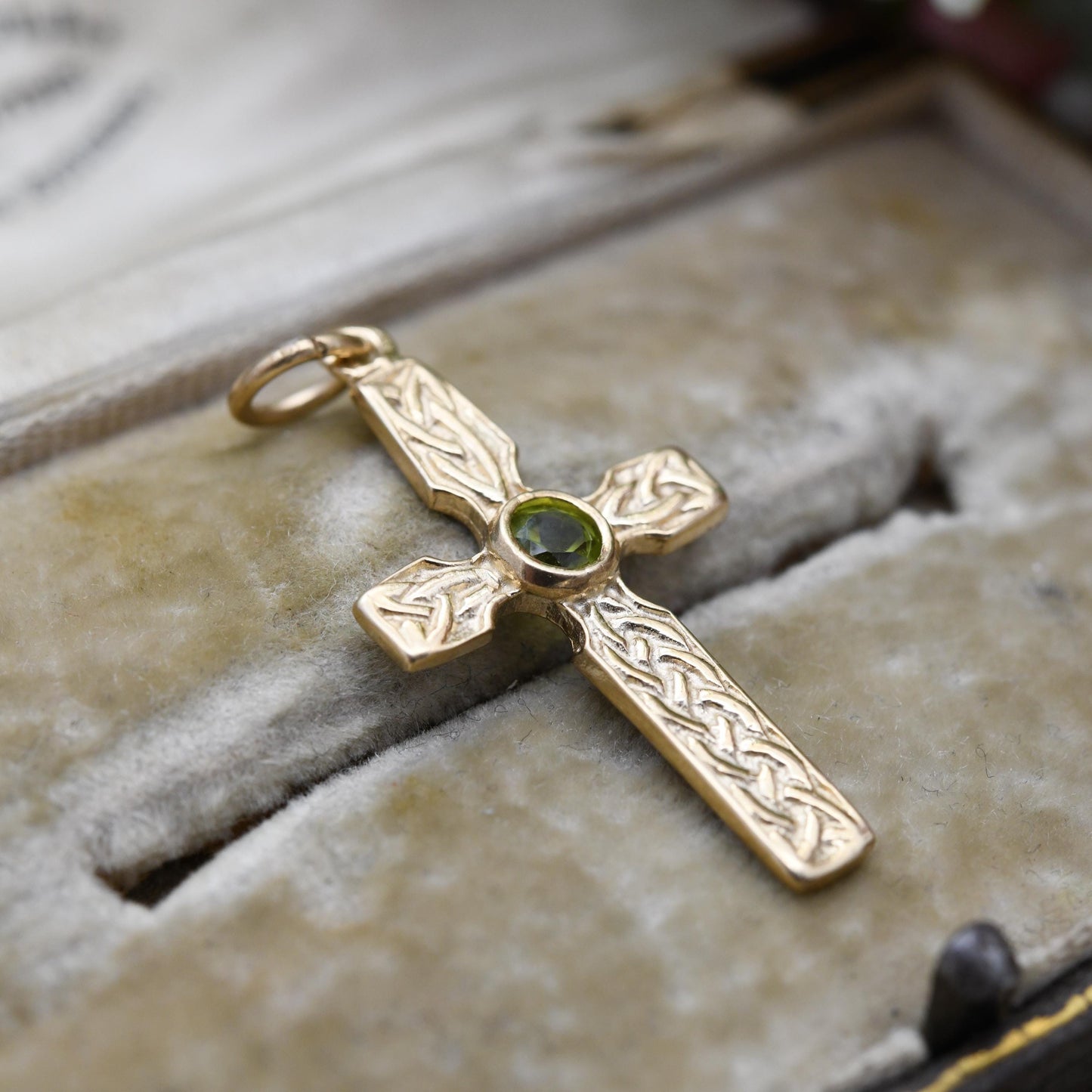Vintage 9ct Gold Peridot Celtic Cross Pendant with a knot Pattern - Yellow Gold Christian Religious Necklace Gift for Christening Baptism