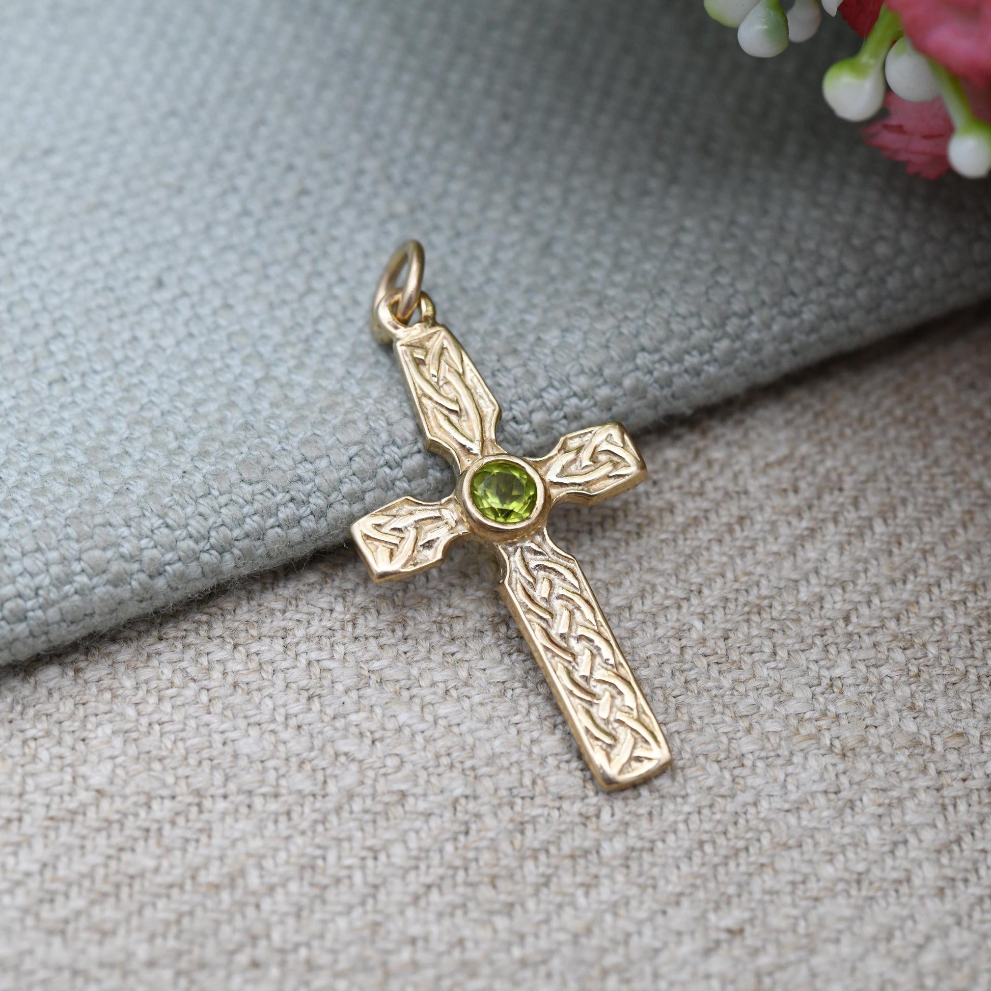 Vintage 9ct Gold Peridot Celtic Cross Pendant with a knot Pattern - Yellow Gold Christian Religious Necklace Gift for Christening Baptism