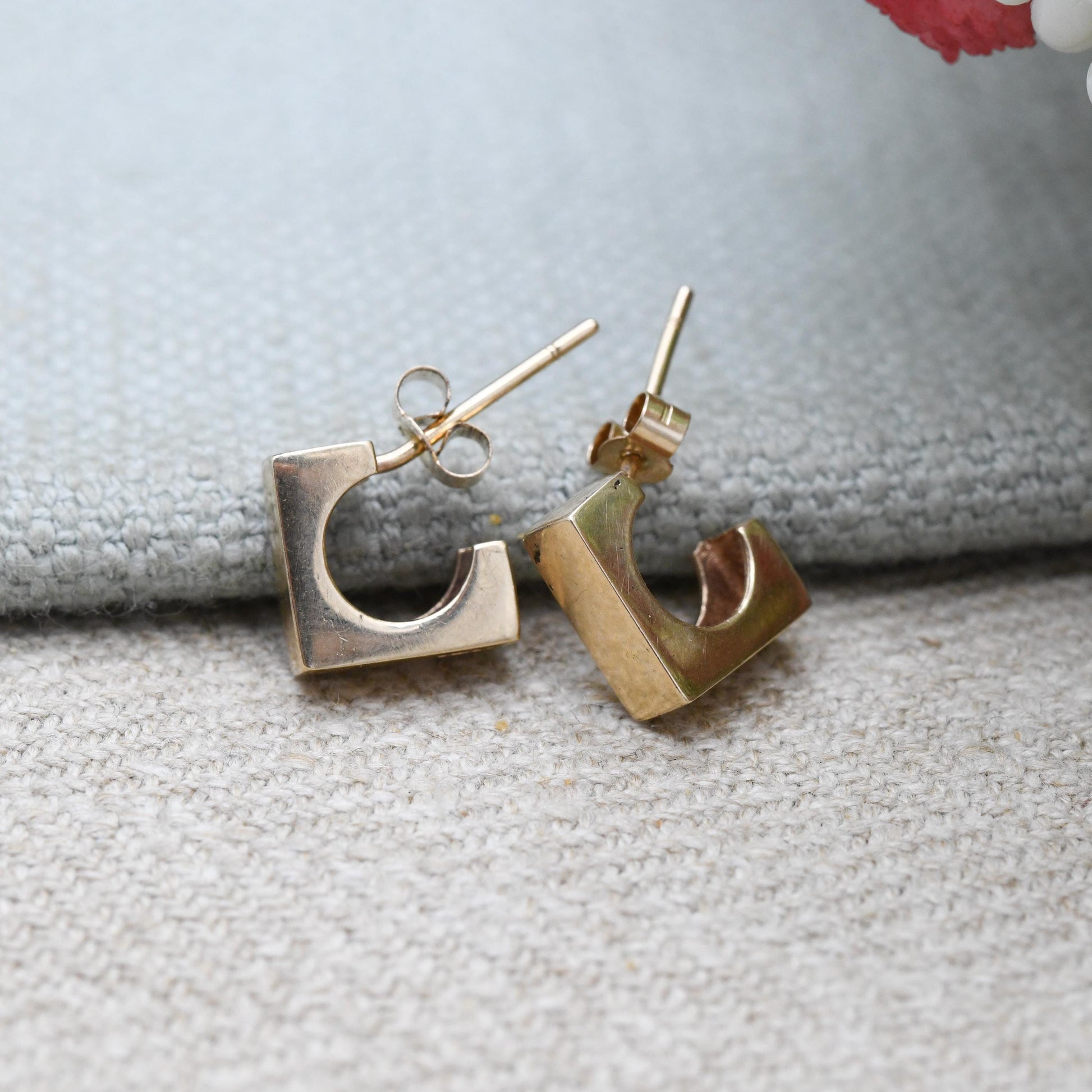 Vintage 9ct Gold Cube Hoop Stud Earrings 3D Style c. 1980s - Minimal Yellow Gold Square Studs | Delicate Gold Jewellery Gift for Her