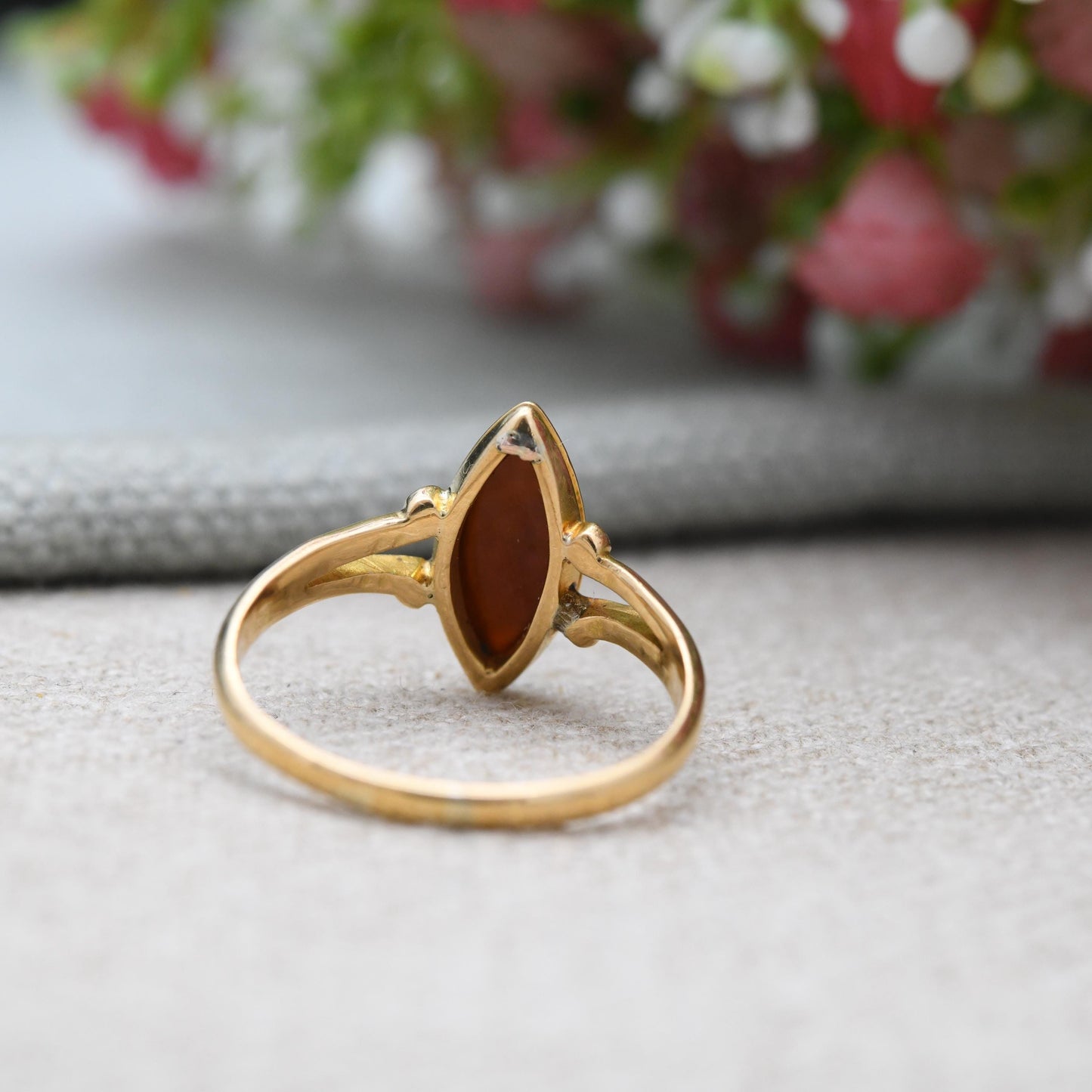 Antique Victorian 18ct Gold Hardstone Cameo Ring 1894 - Marquise Pointed Oval Red White Gemstone Classical Figure | Size UK - O | US - 7 1/2