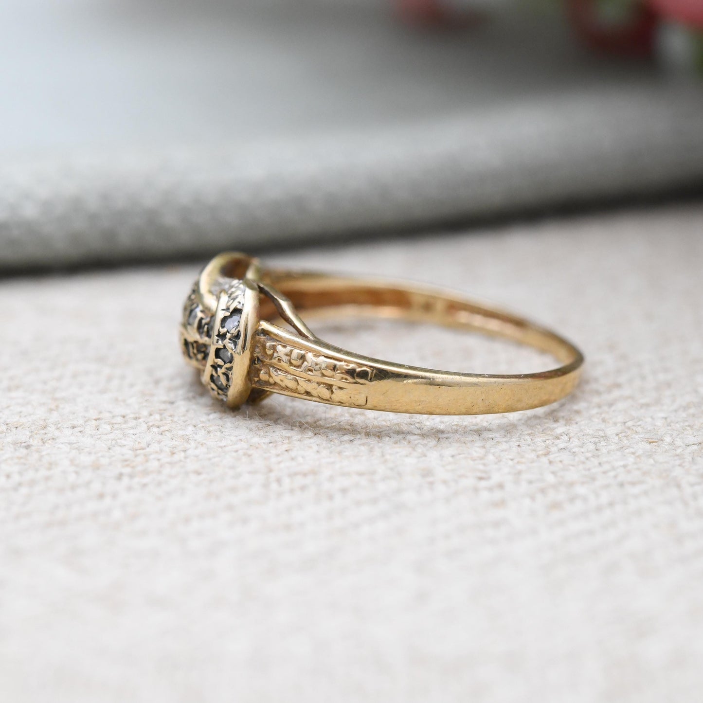 Vintage 9ct Gold Diamond Lovers Knot Ring 1984 - Crossover Knotted Band Pretty Stacking Ring Jewellery Gift | UK Size - O | US Size - 7 1/2