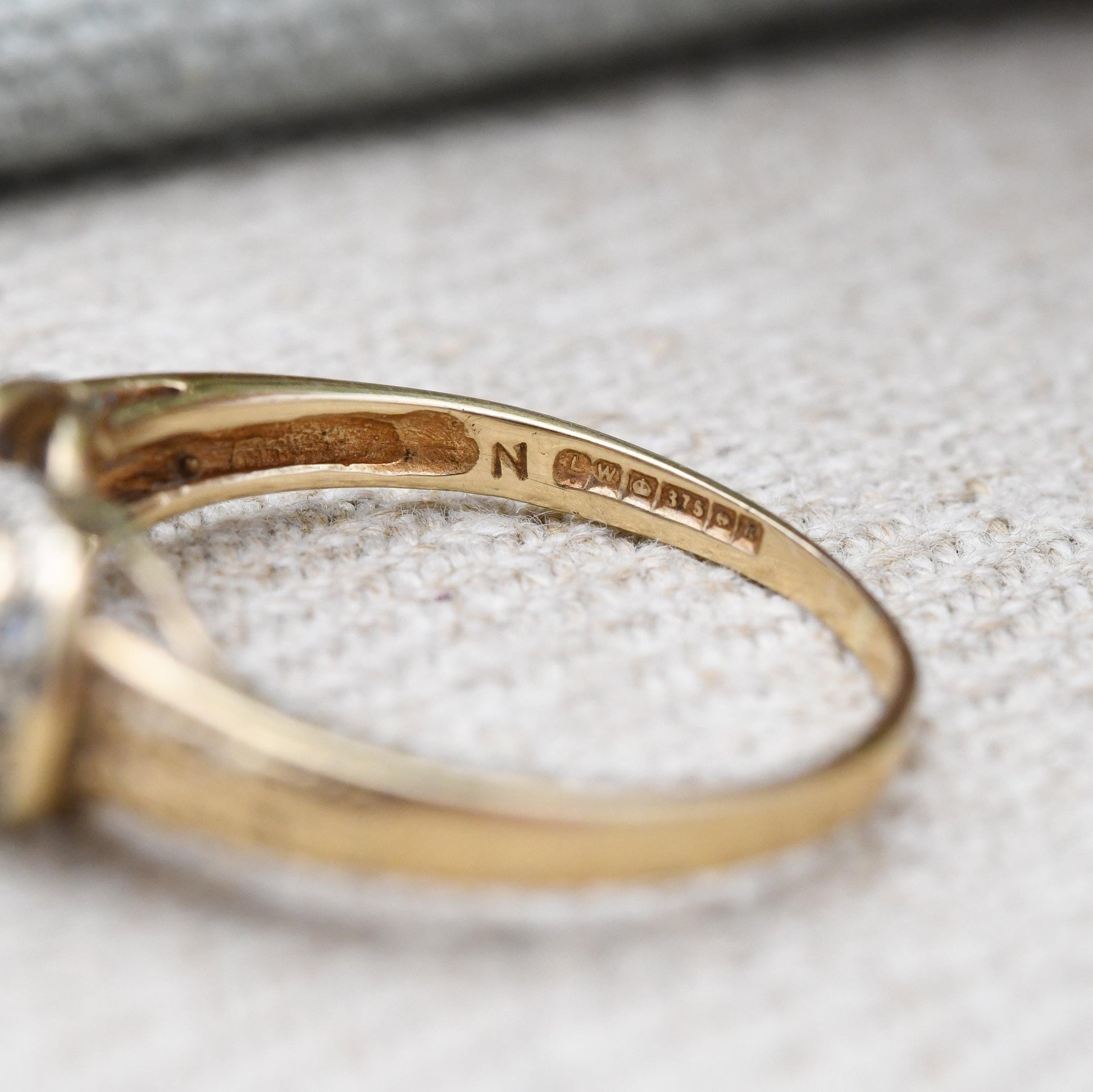 Vintage 9ct Gold Diamond Lovers Knot Ring 1984 - Crossover Knotted Band Pretty Stacking Ring Jewellery Gift | UK Size - O | US Size - 7 1/2