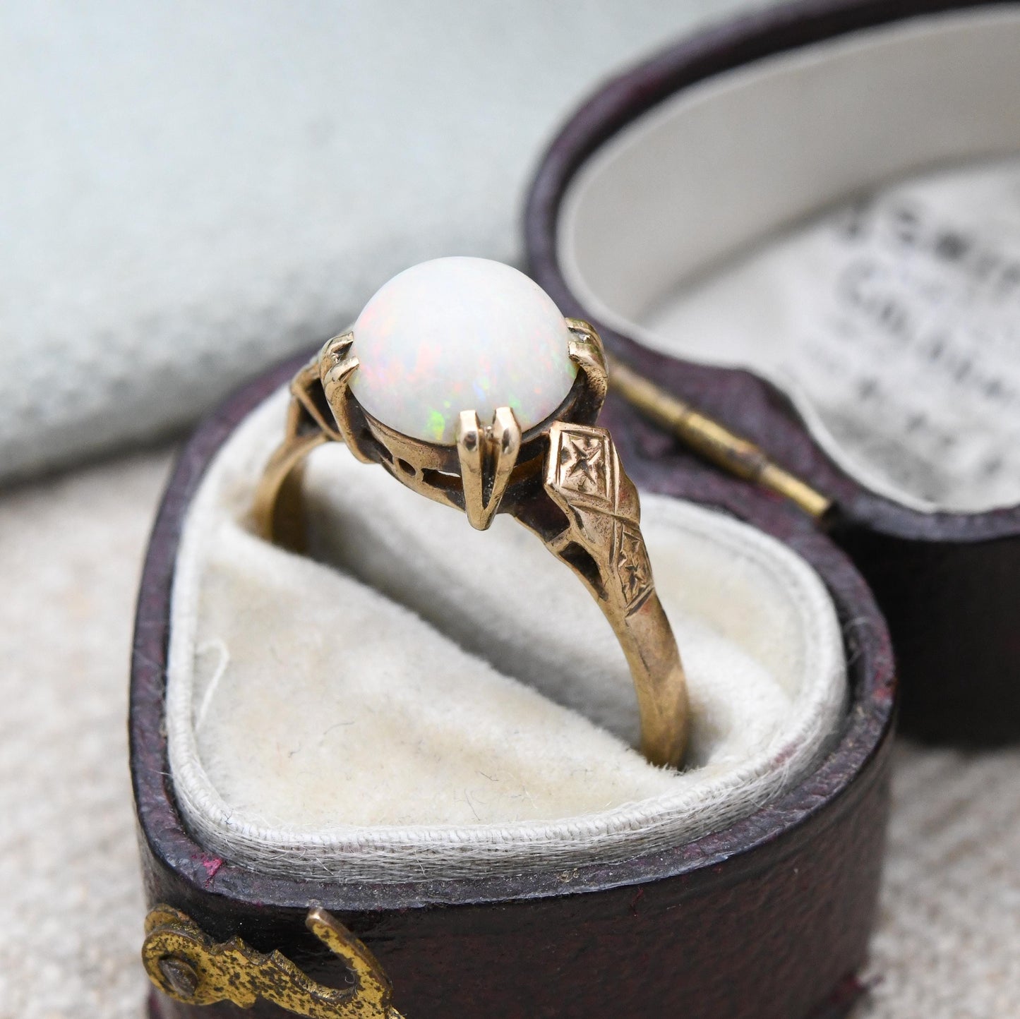 Vintage 9ct Gold Opal Solitaire Ring - Rainbow White Gemstone Solitaire | Colourful Opal Jewellery | UK Size - M | US Size - 6 1/4