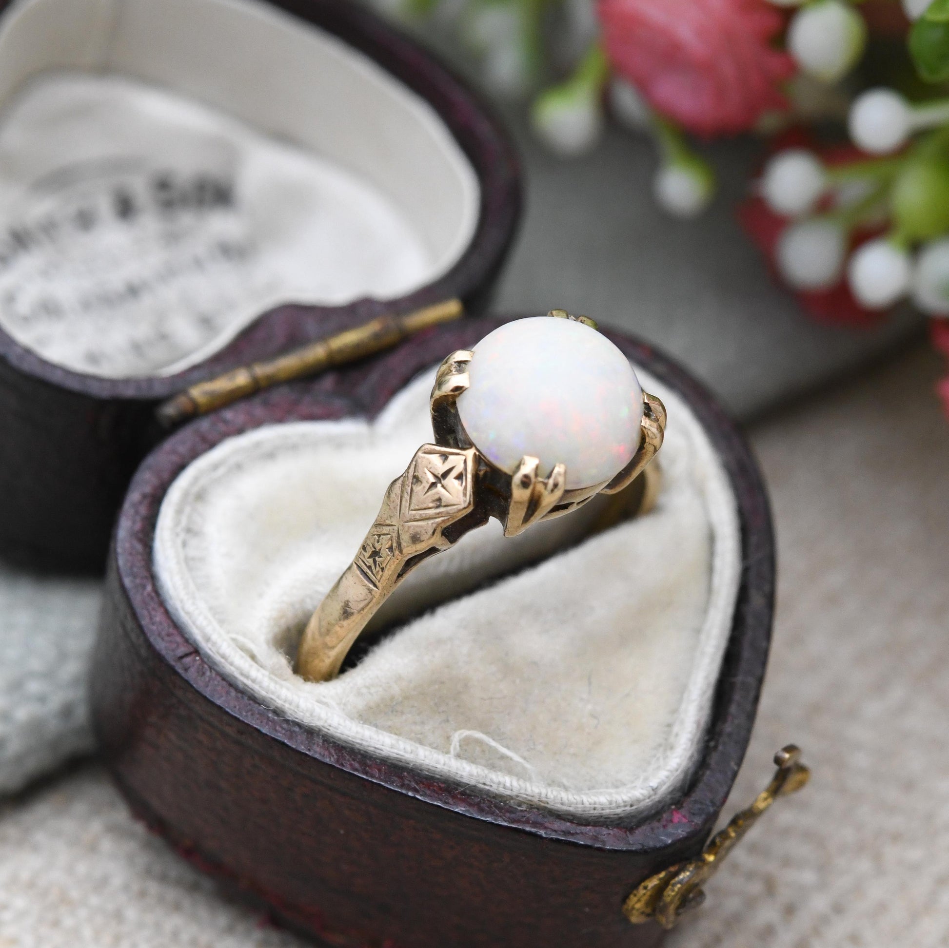 Vintage 9ct Gold Opal Solitaire Ring - Rainbow White Gemstone Solitaire | Colourful Opal Jewellery | UK Size - M | US Size - 6 1/4