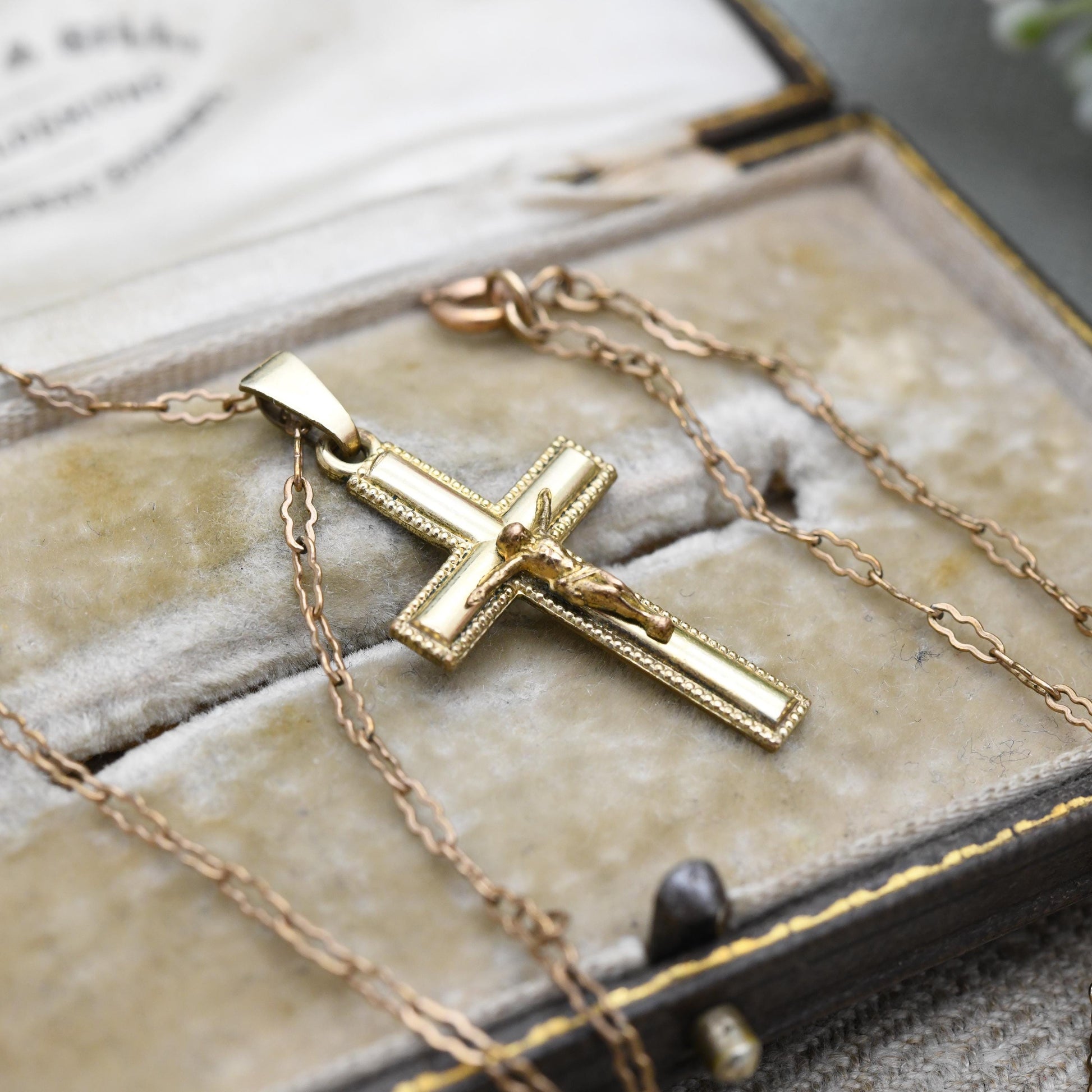 Vintage Rolled Gold Crucifix Pendant Necklace - on Scalloped Cable Chain | Mid-Century Signed Christian Cross