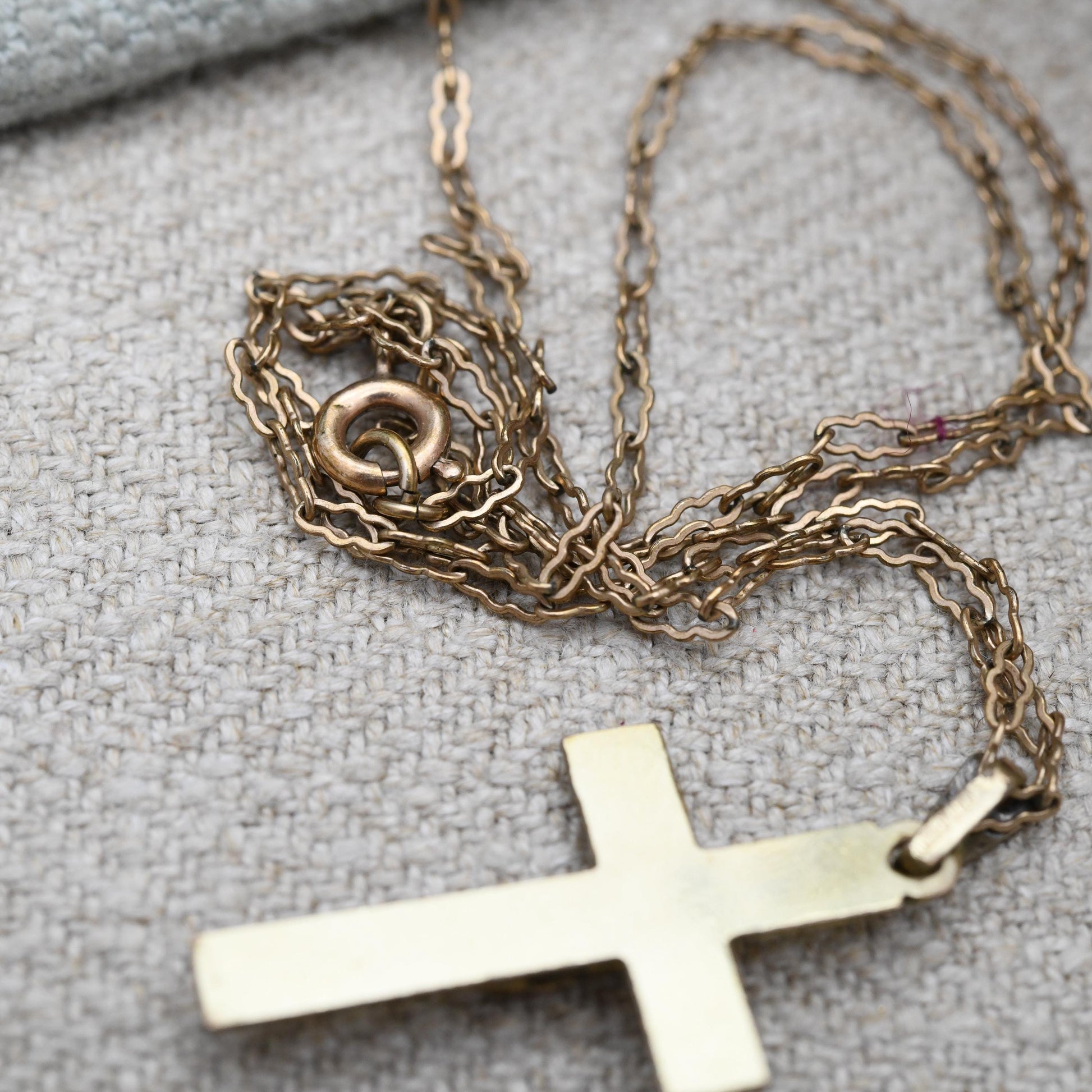 Vintage Rolled Gold Crucifix Pendant Necklace - on Scalloped Cable Chain | Mid-Century Signed Christian Cross