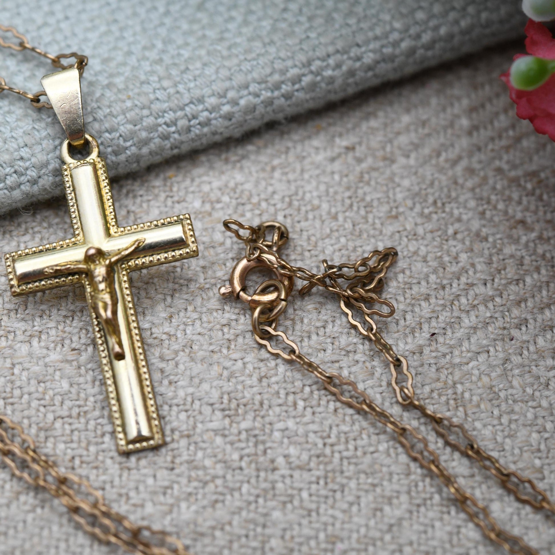 Vintage Rolled Gold Crucifix Pendant Necklace - on Scalloped Cable Chain | Mid-Century Signed Christian Cross