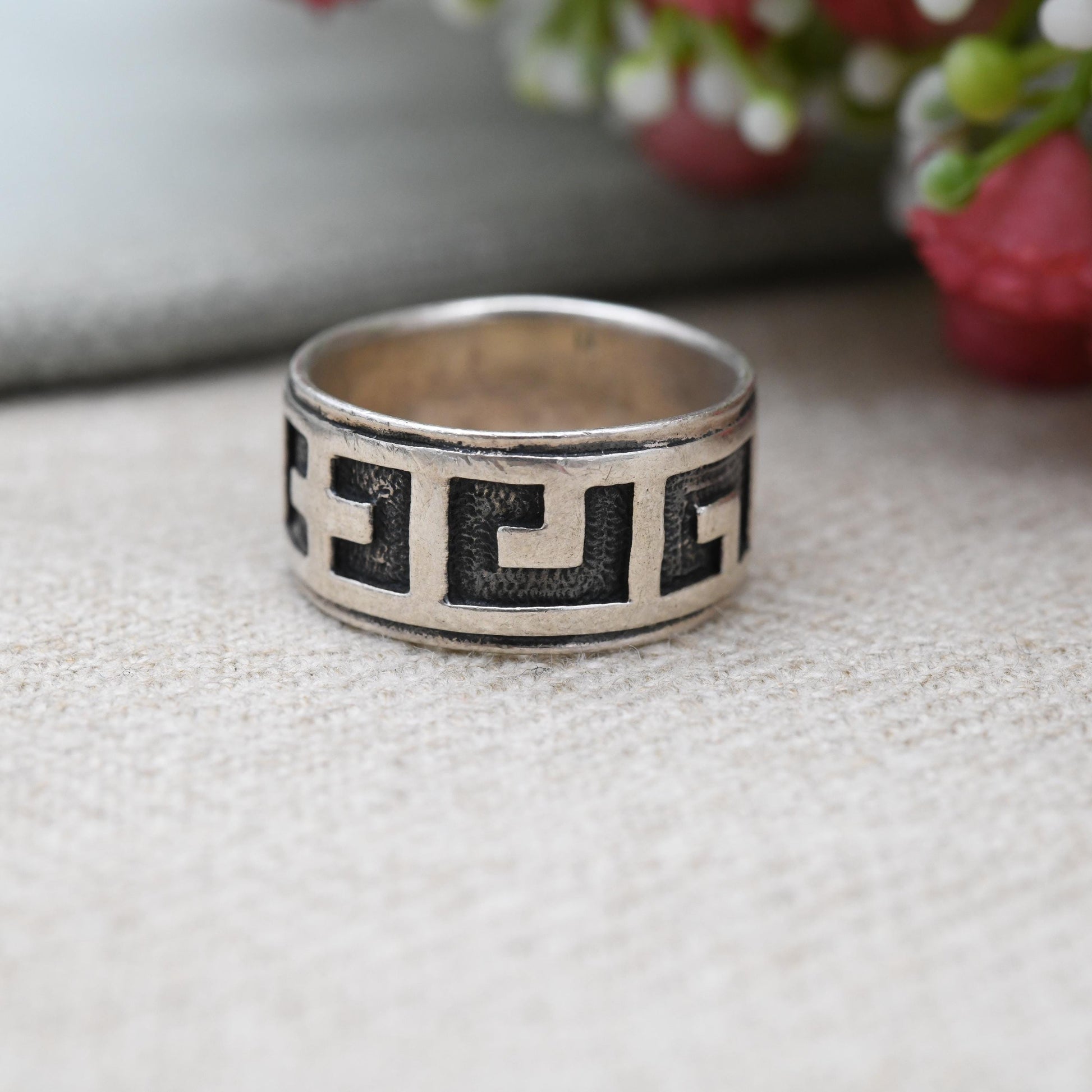 Vintage Sterling Silver Minimalist Band Ring - Unisex Silver Geometric Pattern Ring | Everyday Jewellery | UK Size - Q | US Size - 8 1/4