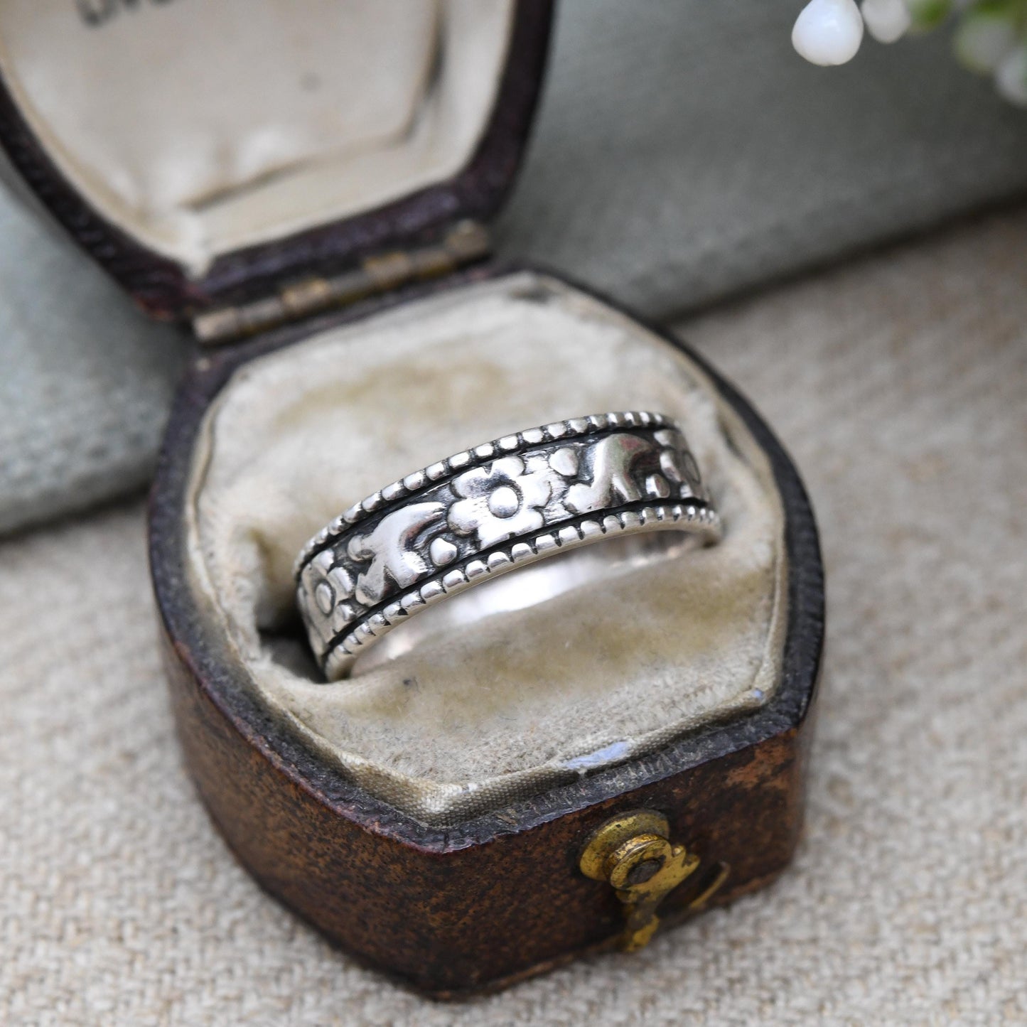 Vintage Sterling Silver Engraved Floral Band - Textured Ring | Gift for Her | Size UK - M 1/2 | US - 6 1/4
