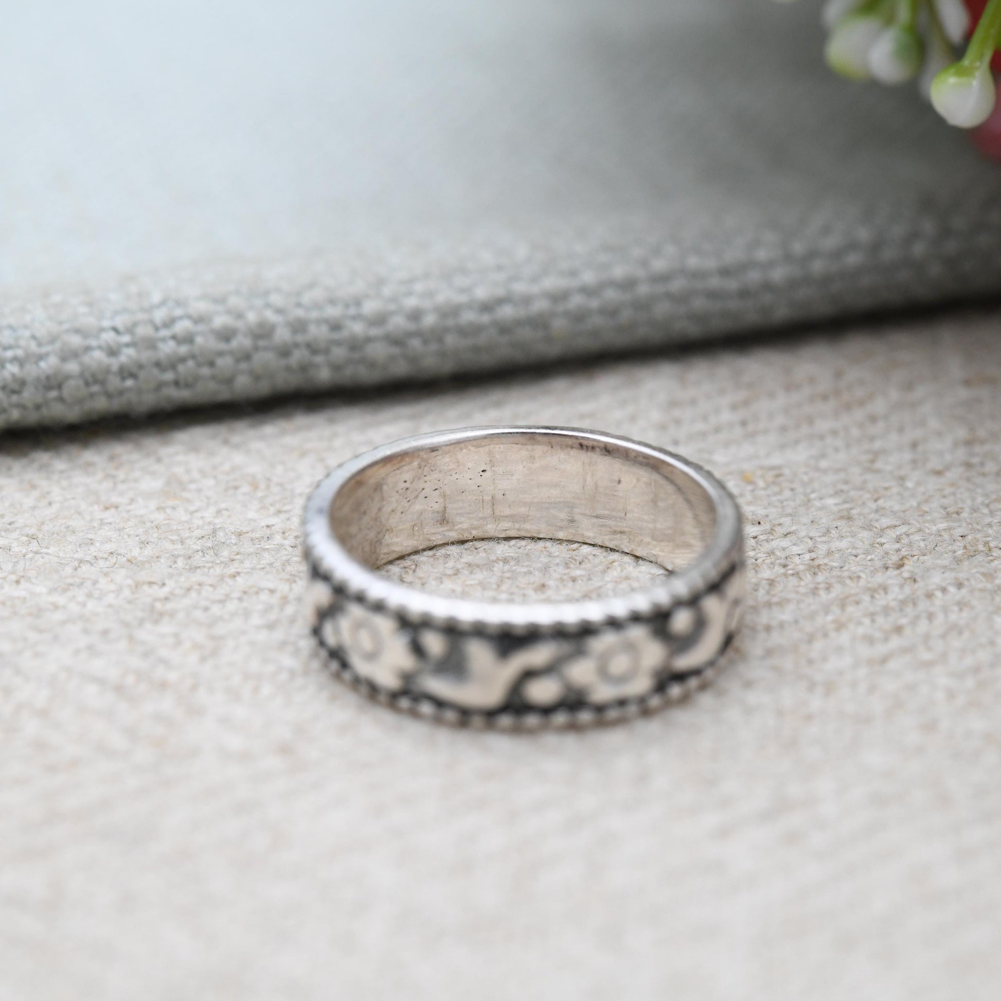 Vintage Sterling Silver Engraved Floral Band - Textured Ring | Gift for Her | Size UK - M 1/2 | US - 6 1/4