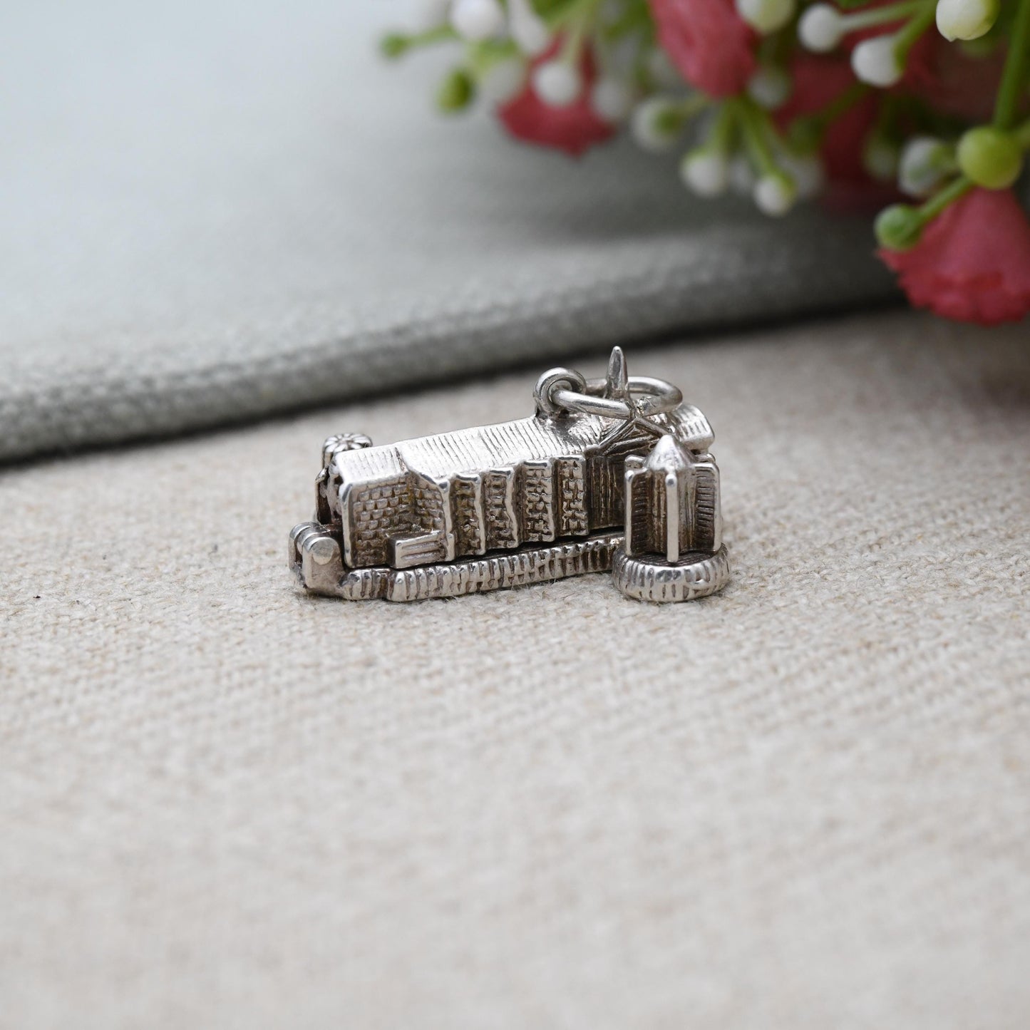 Vintage Nuvo Sterling Silver Opening Coventry Cathedral Charm Pendant - Alter | Cross | Tourism Souvenir | Gift for Charm Bracelet