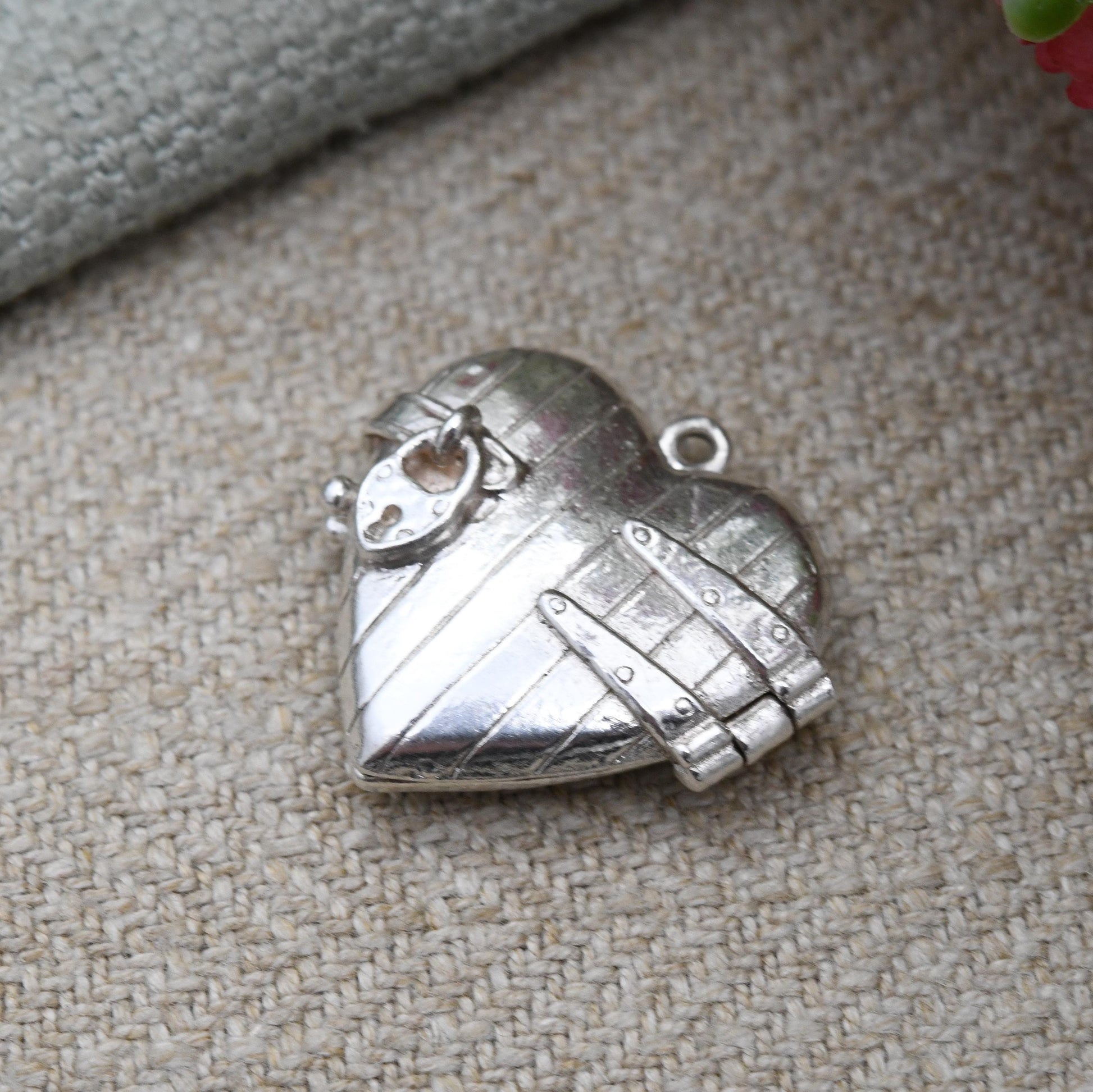 Vintage Nuvo Sterling Silver Heart Opening Locket Pendant with Loving Couple Figures Inside - Gift for Her | Charm Necklace Stack