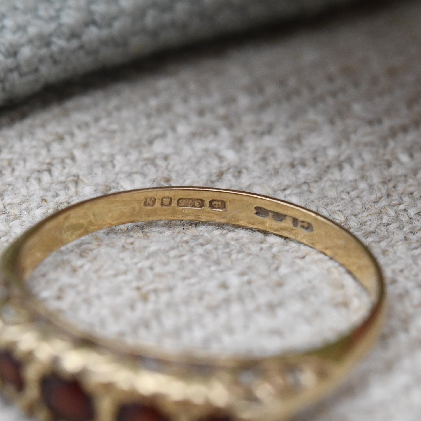 Vintage 9ct Gold Garnet Five Stone Boat Ring 1987 - Red Gemstone Antique Style Flush Set | January Gift | UK Size - M 1/2 | US Size - 6 1/4