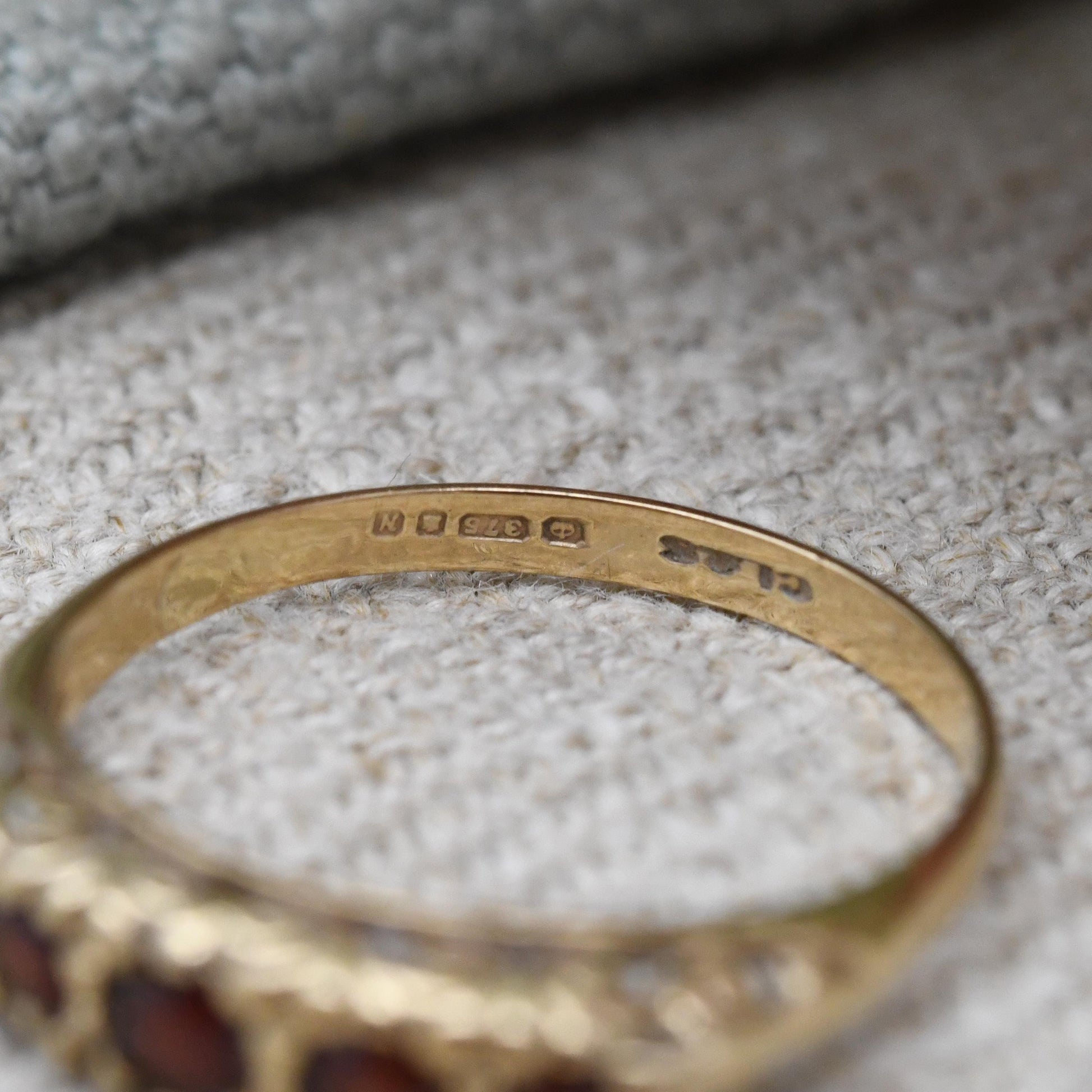 Vintage 9ct Gold Garnet Five Stone Boat Ring 1987 - Red Gemstone Antique Style Flush Set | January Gift | UK Size - M 1/2 | US Size - 6 1/4