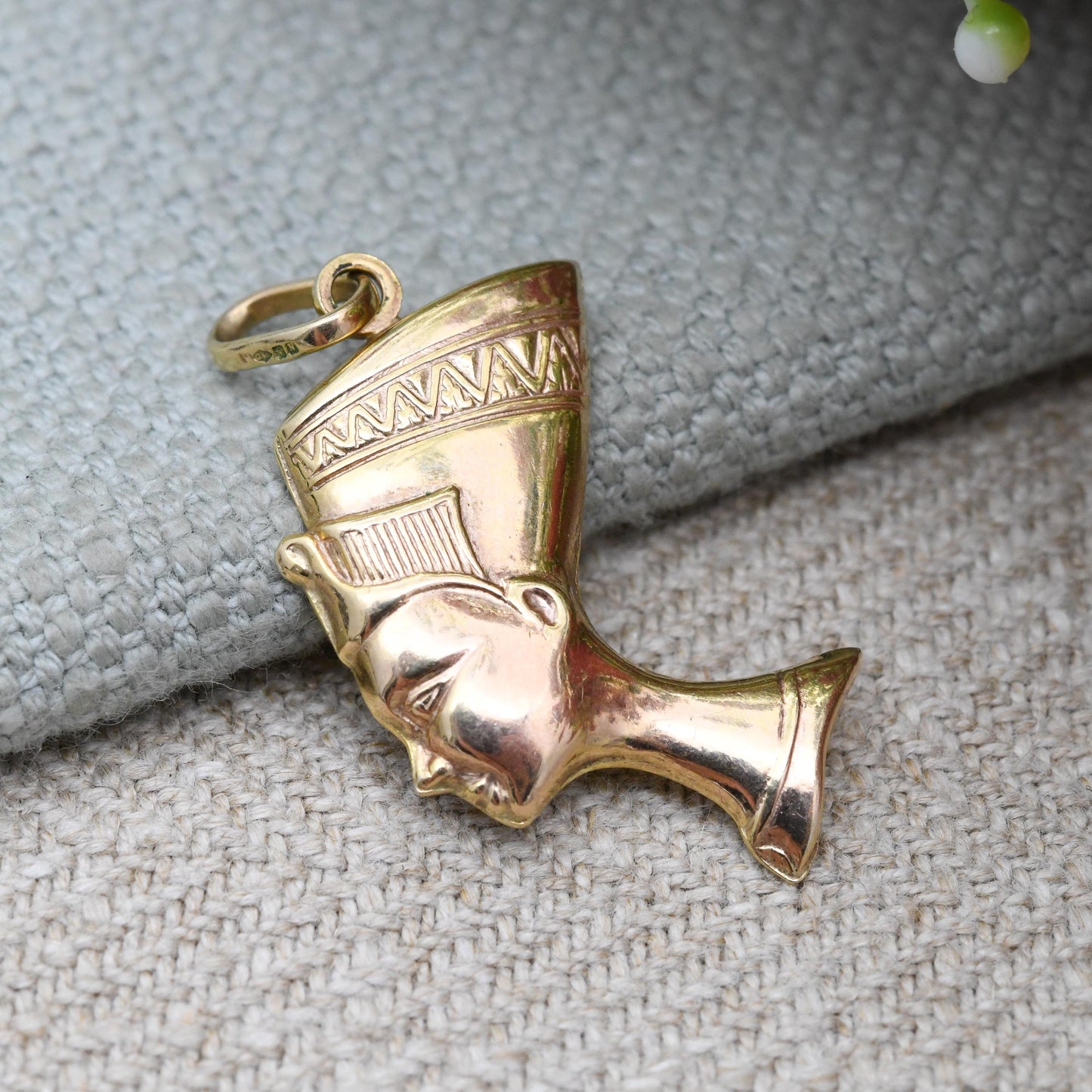Vintage 9ct Gold Nefertiti Bust Pendant - Detailed Face Silhouette | Egyptian Revival Ancient Egypt Pharaoh | Gift for Pendant Necklace