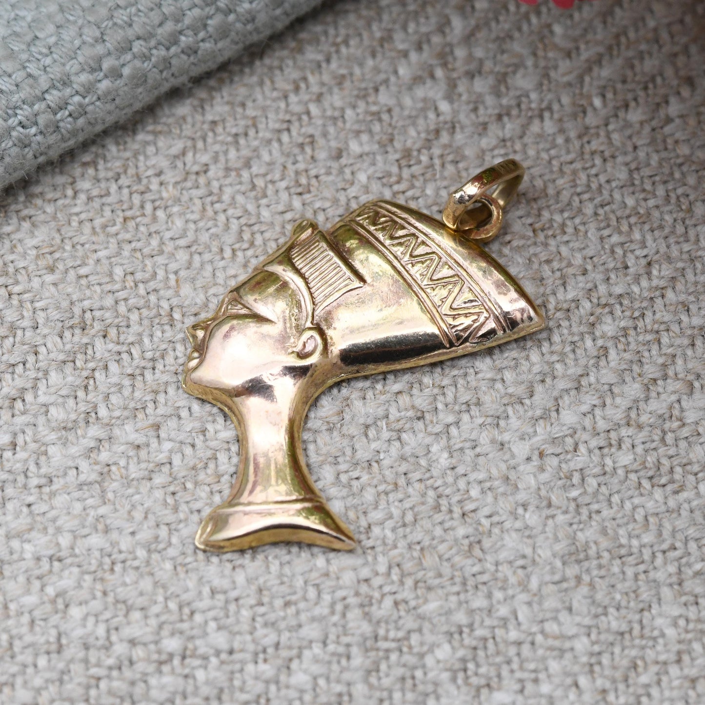 Vintage 9ct Gold Nefertiti Bust Pendant - Detailed Face Silhouette | Egyptian Revival Ancient Egypt Pharaoh | Gift for Pendant Necklace