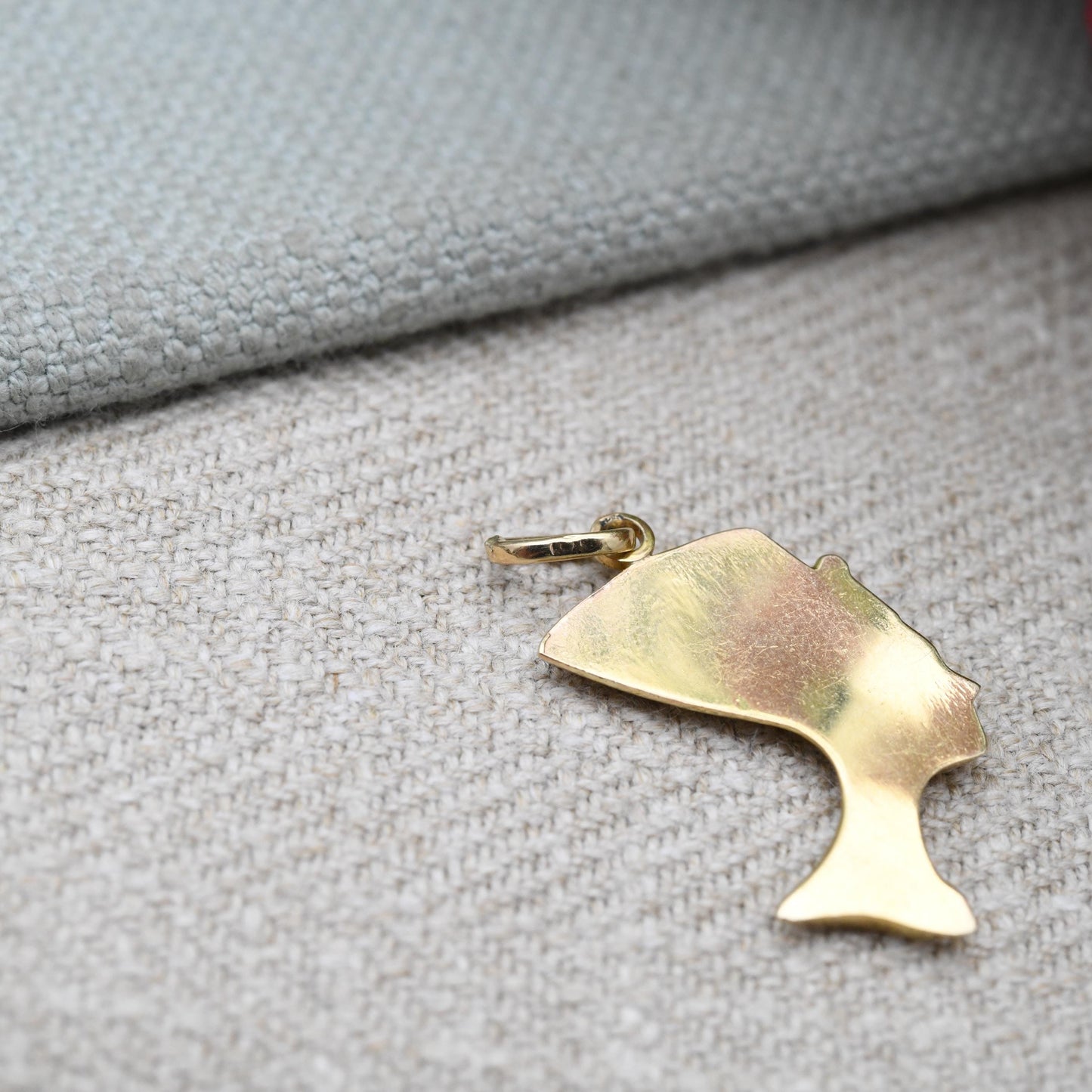 Vintage 9ct Gold Nefertiti Bust Pendant - Detailed Face Silhouette | Egyptian Revival Ancient Egypt Pharaoh | Gift for Pendant Necklace